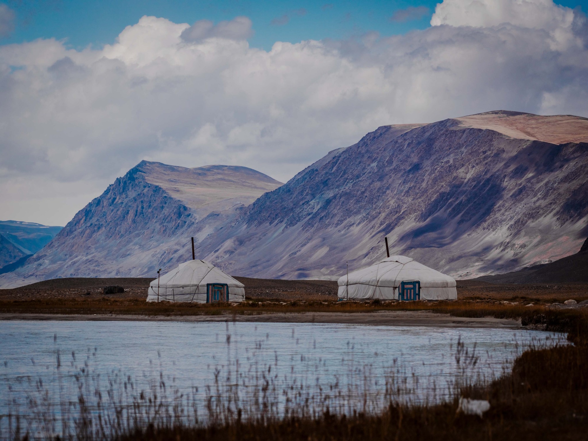 Өнгөрөгч шөнө зүүн аймгуудын нутгийн өмнөд хэсгээр ахиухан хэмжээний нойтон цас орж, цасан шуурга шуурчээ