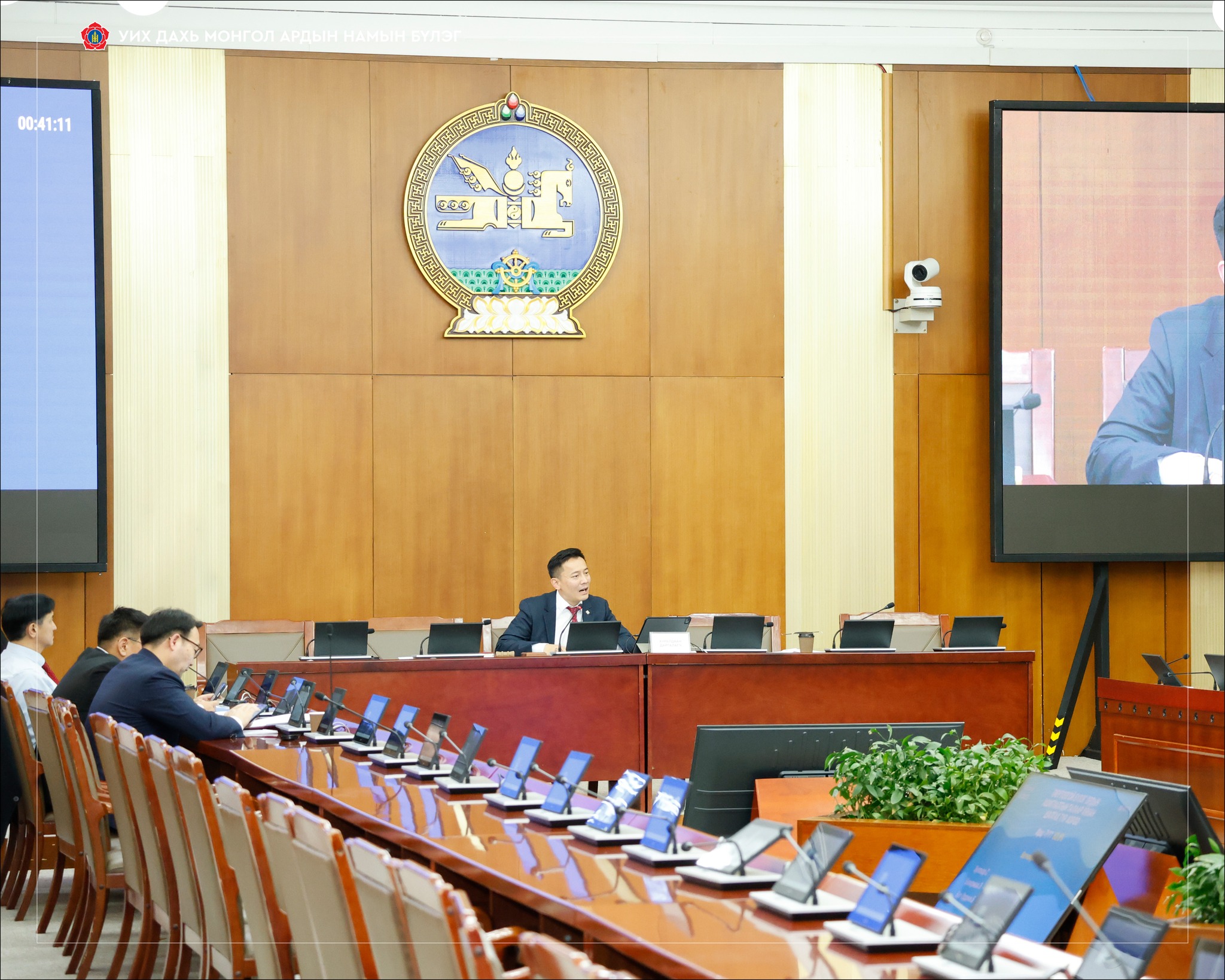 Оюутолгойн удирдлагууд ирж амжихгүй гэсэн тул өчигдрийн байнгын хорооны хуралдаан хойшилжээ