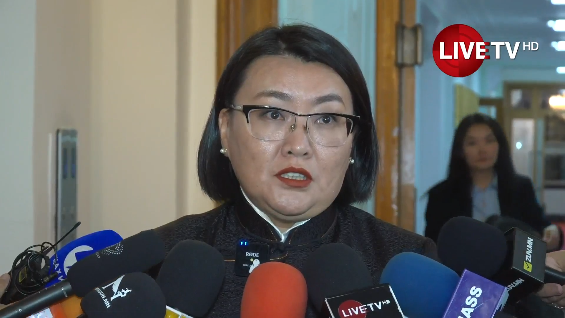 🔴А.Ариунзаяа: УИХ-ын гишүүд төрийн ордонд байгаа ч гэсэн чуулганы танхимд ирэхгүй байна