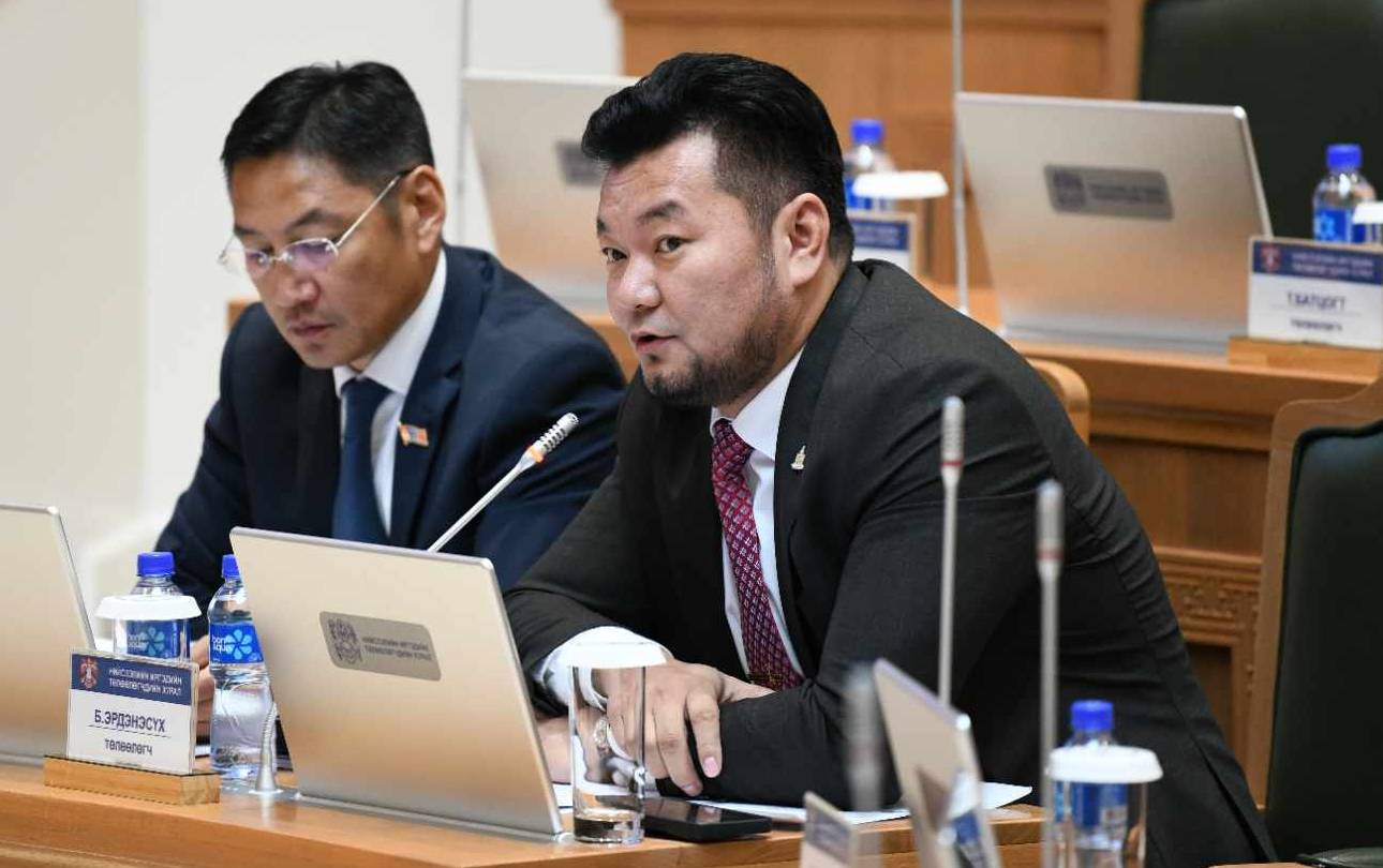 Эхнэрээ 22 жил хүчирхийлсэн гэх Б.Эрдэнэсүхийг 30 хоног цагдан хорилоо