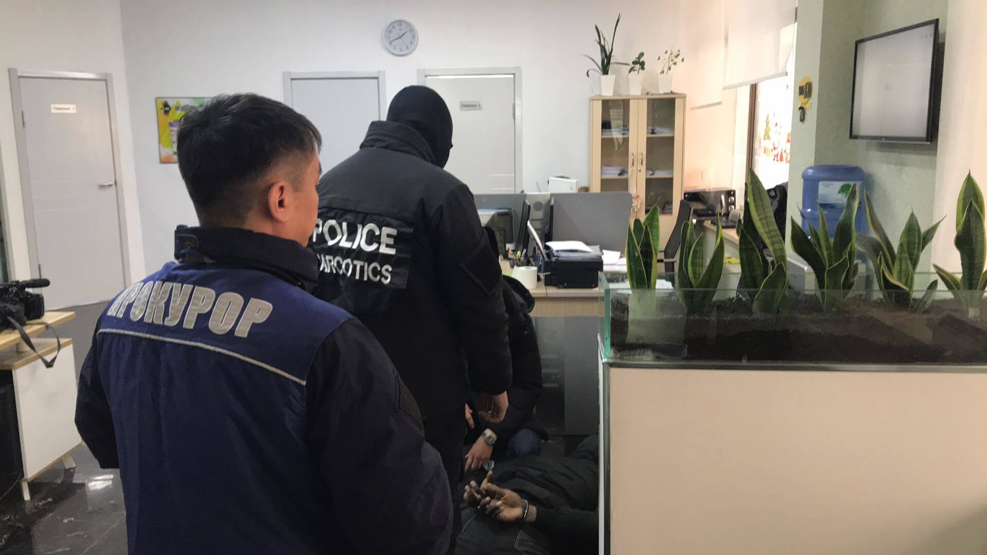 Мансууруулах эм хууль бусаар ашиглах гэмт хэрэг үйлдсэн этгээдийг баривчилжээ