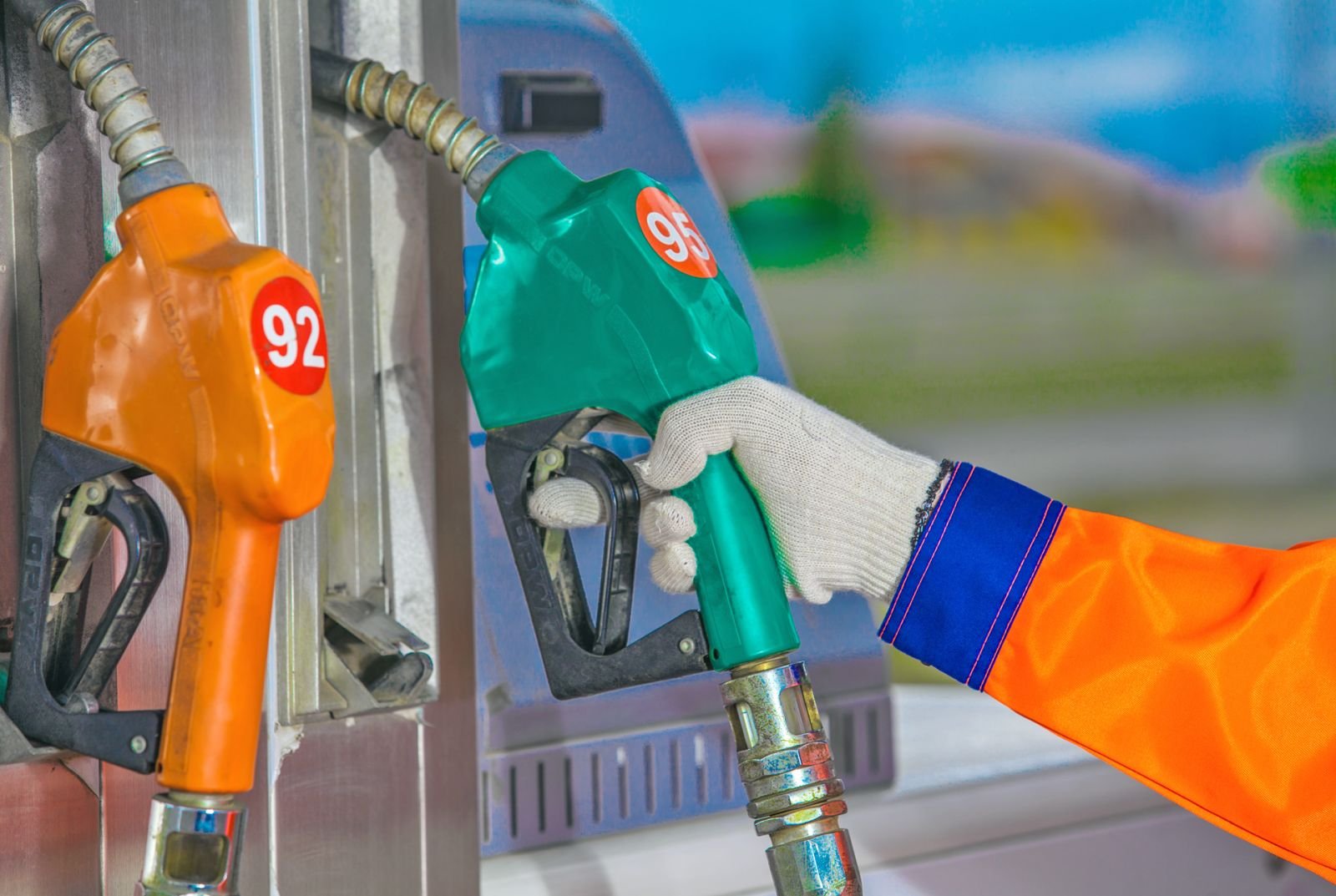 Монгол Улс 3-6 сарын нөөцөө хадгалах шатахууны саваа яаралтай барих хэрэгтэй