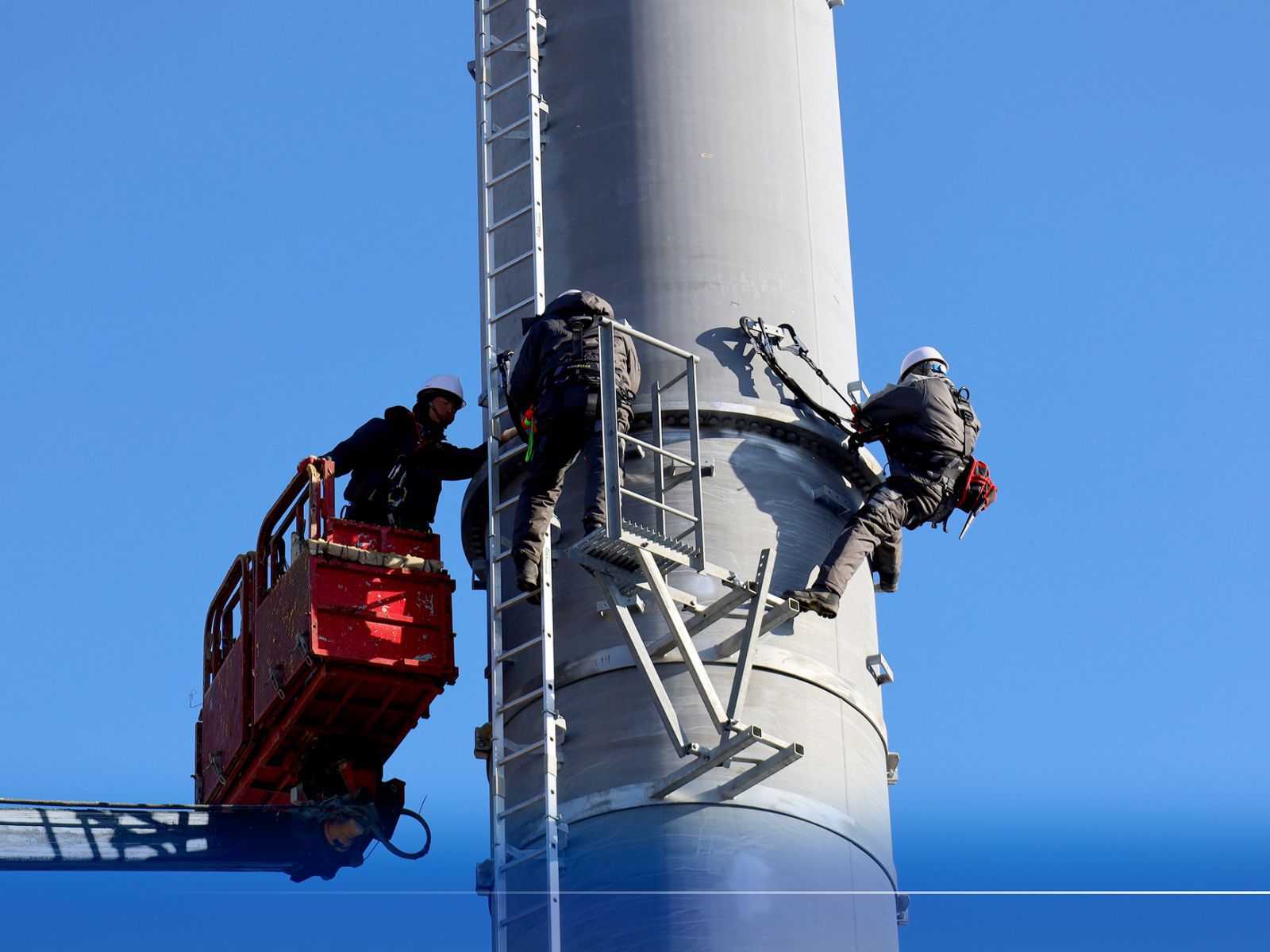 Дүүжин замын тээвэр төслийн 8 дахь тулгуур баганыг суурилуулжээ
