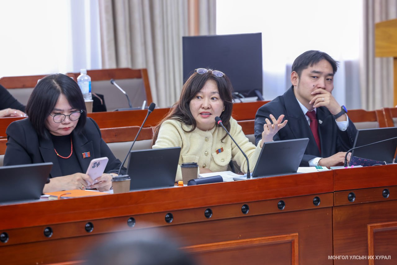 Төсвийг ерөнхийлөн захирагчдын зардлаас 2 хувийг танаж, эмч нарын цалинг 50 хувиар нэмэх санал дэмжигдлээ