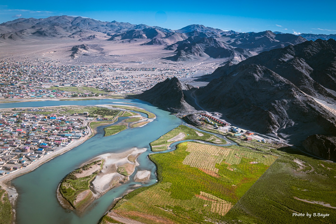 Ихэнх нутгаар цаг агаар тогтуун, өдөртөө бага зэрэг дулаарна