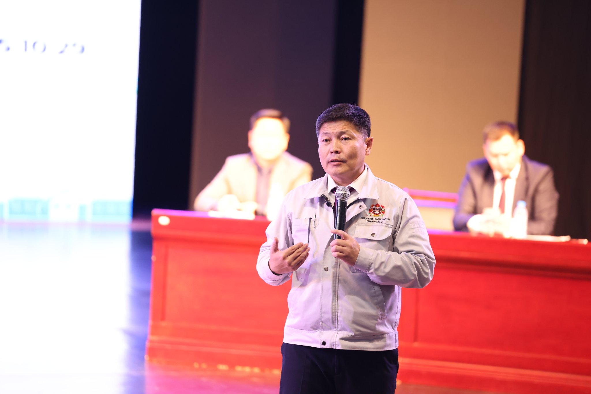 Хотын дарга Х.Нямбаатар түлшний хангамжийн асуудлаар хорооны Засаг дарга нартай уулзжээ