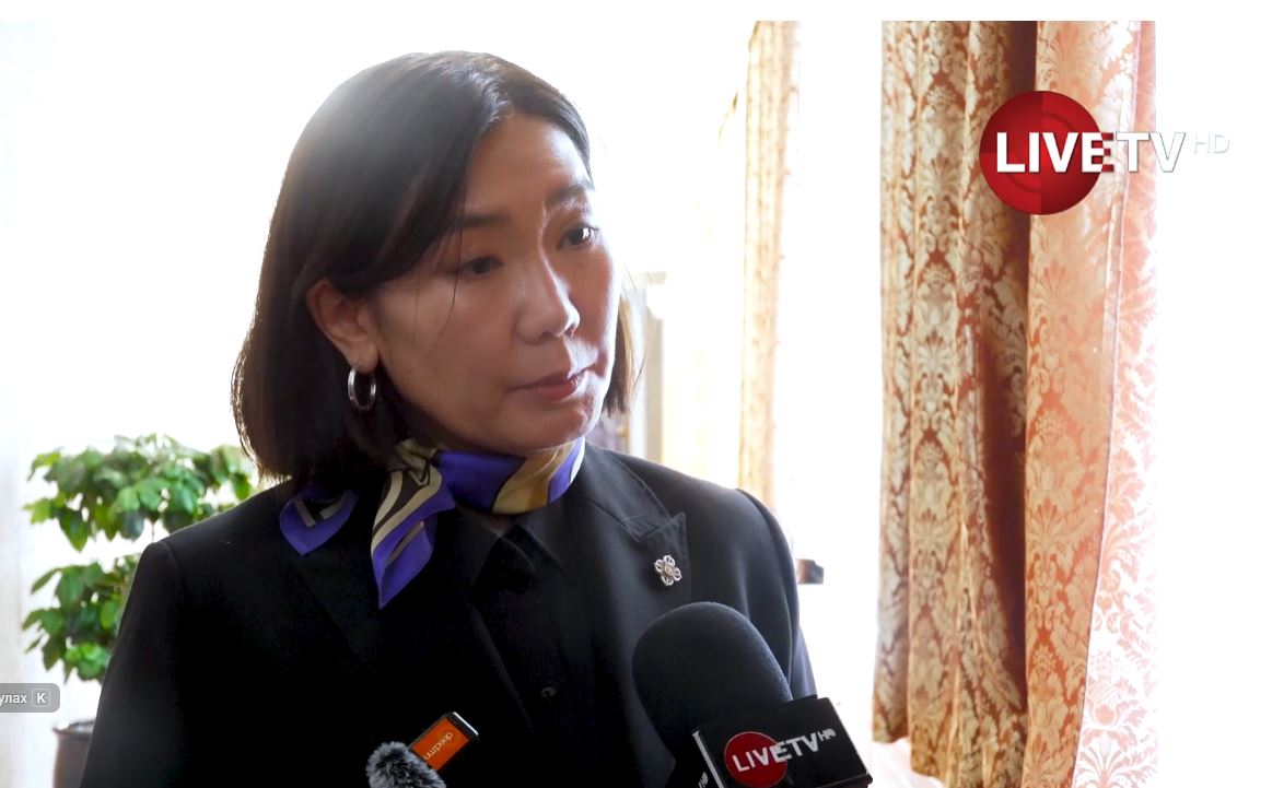 ТОДРУУЛГА: Тамхи татдаг хүн өөрөө хүүхдэдээ хэзээ ч тамхи санал болгодоггүй