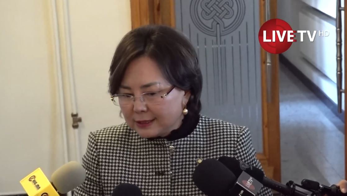 ТОДРУУЛГА: Хүүхдүүд “мода” болгож донтоод электрон тамхи хэрэглээд байна