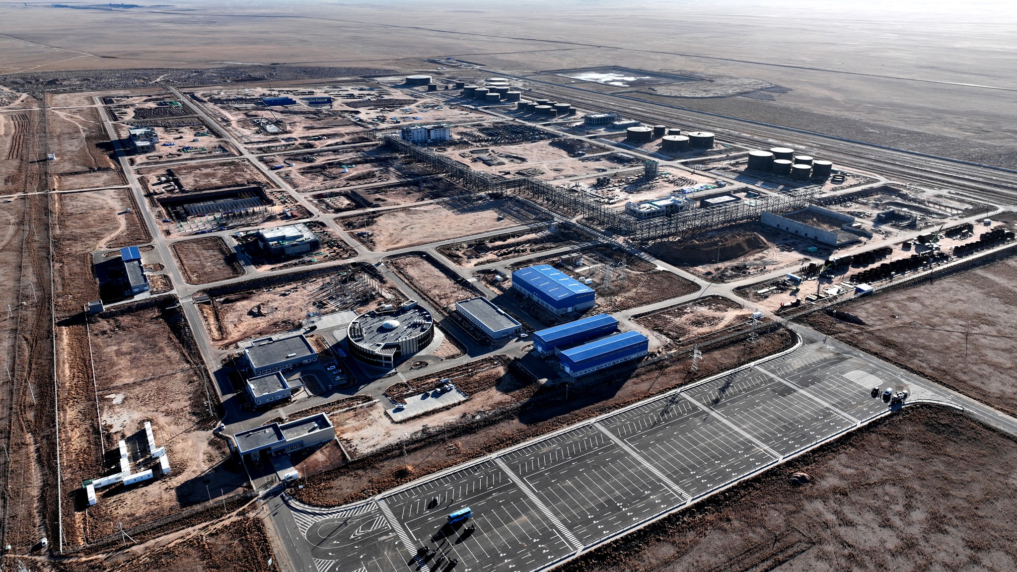 Газрын тос боловсруулах үйлдвэр барих төслийн явц 50 гаруй хувьтай үргэлжилж байна