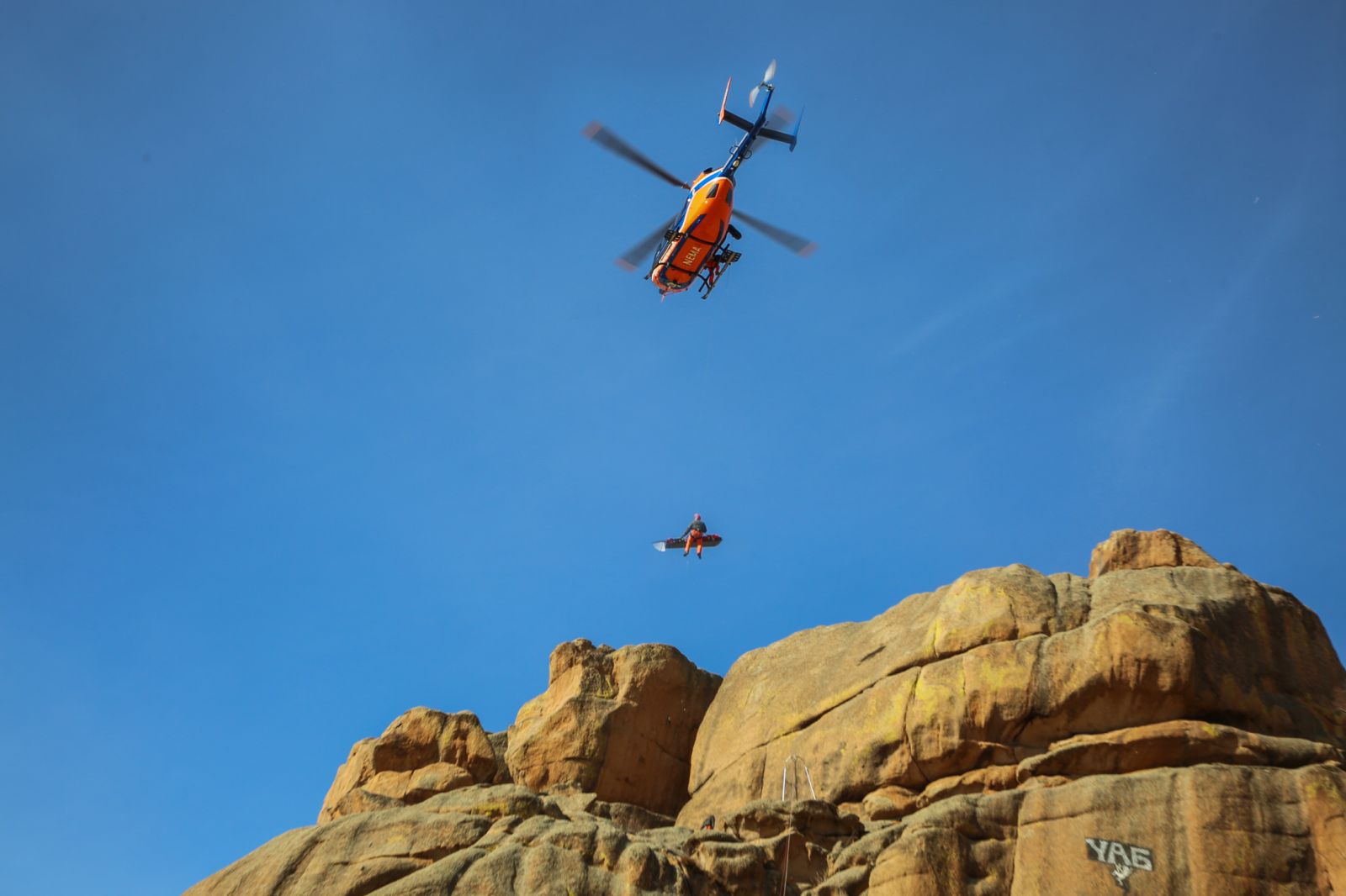 Алба хаагчид дөрвөн иргэний амь насыг аварч, 89 иргэнийг утаажилтын бүсээс гаргажээ