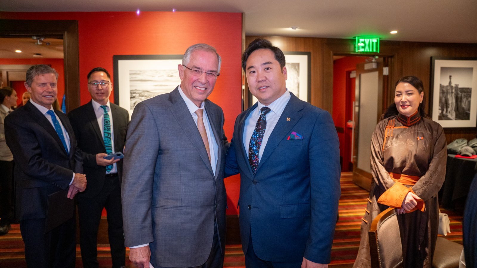 АНУ-ын их, дээд сургуулиудад 200 оюутан сургах талаар санал солилцжээ