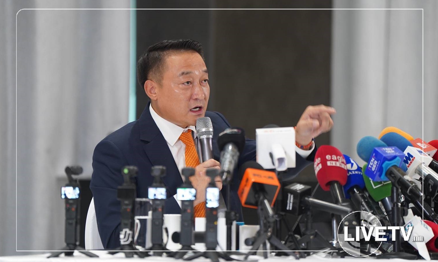 УИХ-ын гишүүн Д.Амарбаясгалан хэрэг хянан шийдвэрлэх ажиллагаанд оролцож байна