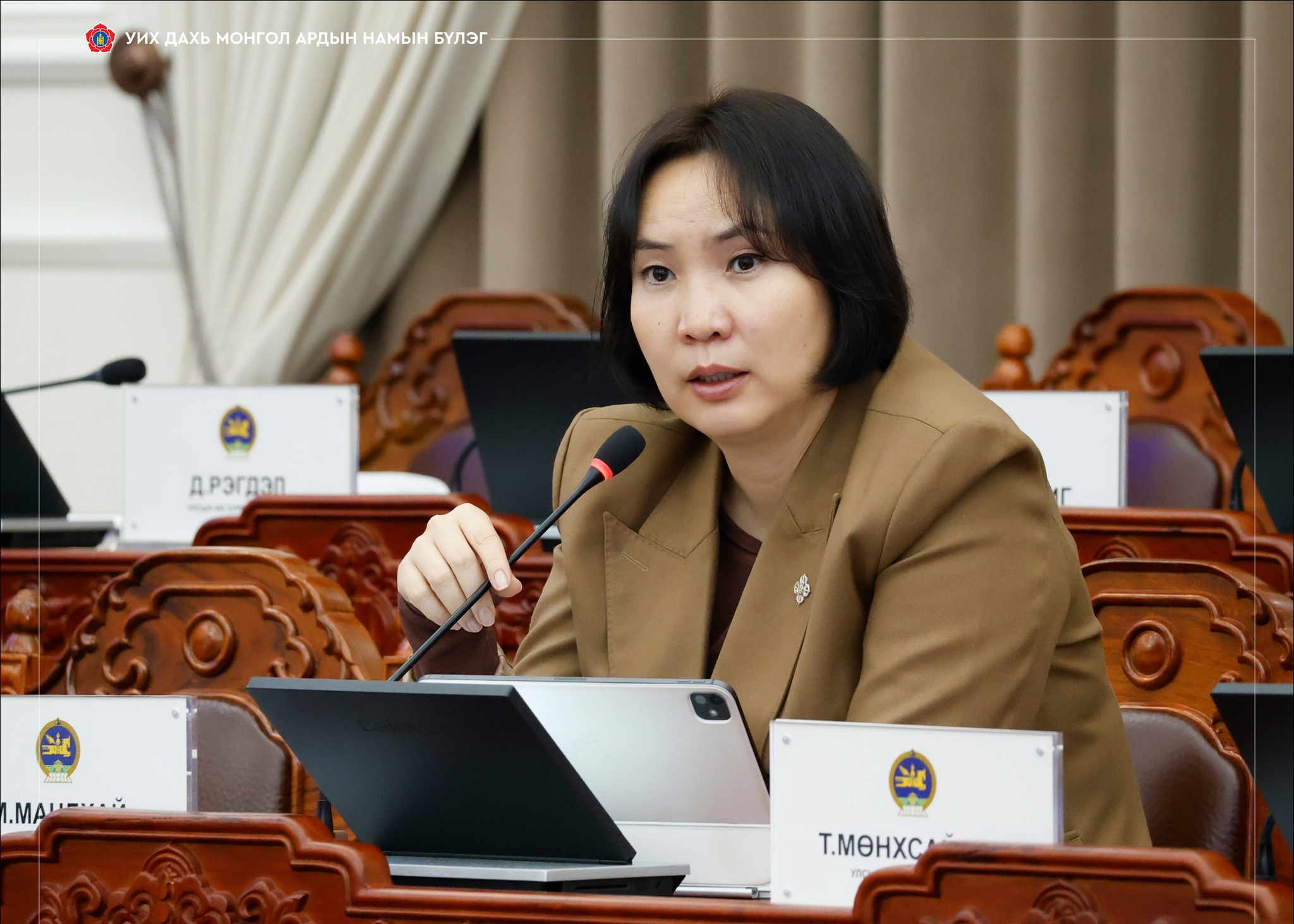 М.Мандхай: Улс төрийн ашиг сонирхолд нийцсэн төсвийг буцааж, амьжиргаа дэмжсэн төсөв батлах шаардлагатай