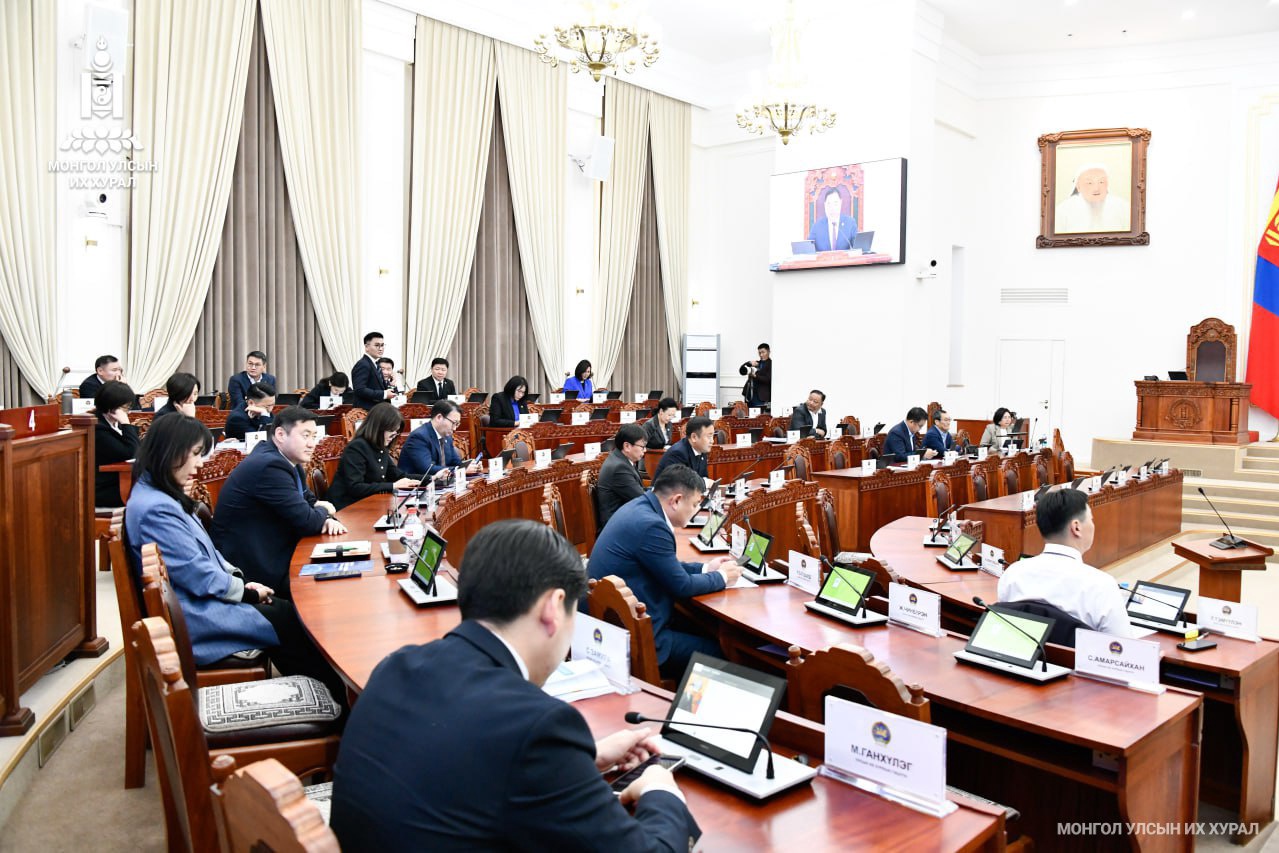 2026 оны төсвийн тухай хуулийн төсөлтэй хамт өргөн мэдүүлсэн хууль, тогтоолын төслүүдийг эцсийн хэлэлцүүлэгт шилжүүллээ