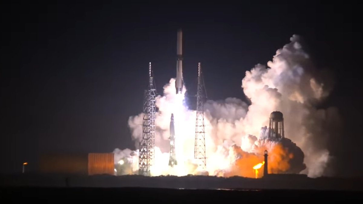 СпейсХ компани энэ оны 100 дахь Starlink хөөргөлтөө хийлээ