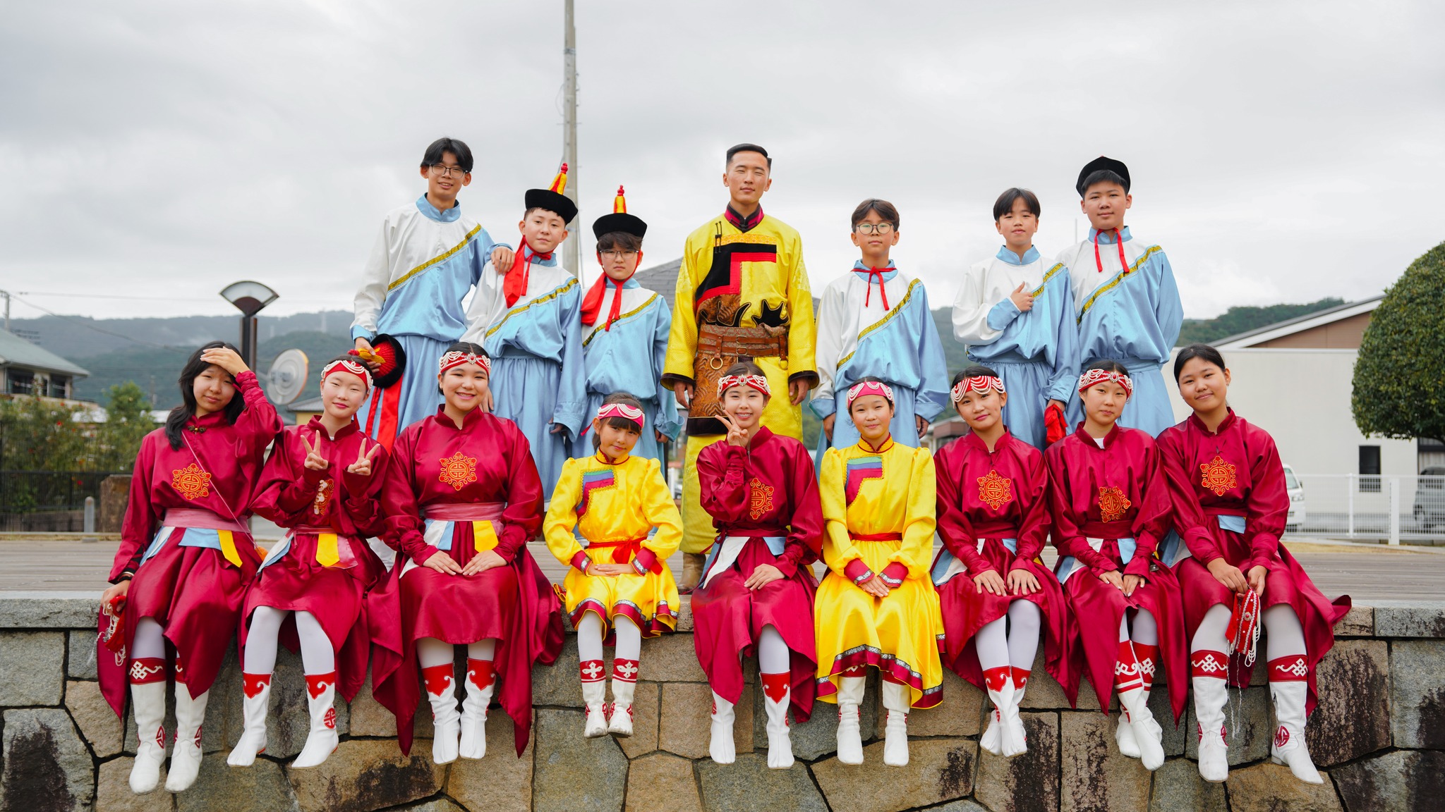 Монгол сурагчид Японы Изүнокүни хот руу сурагч солилцоогоор явжээ