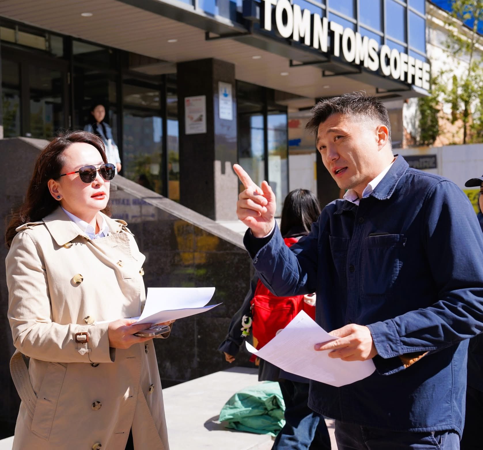 Зөвшөөрөлгүй утаат тамхи борлуулсан худалдаа эрхлэгч нарт хугацаатай мэдэгдлийг өгчээ