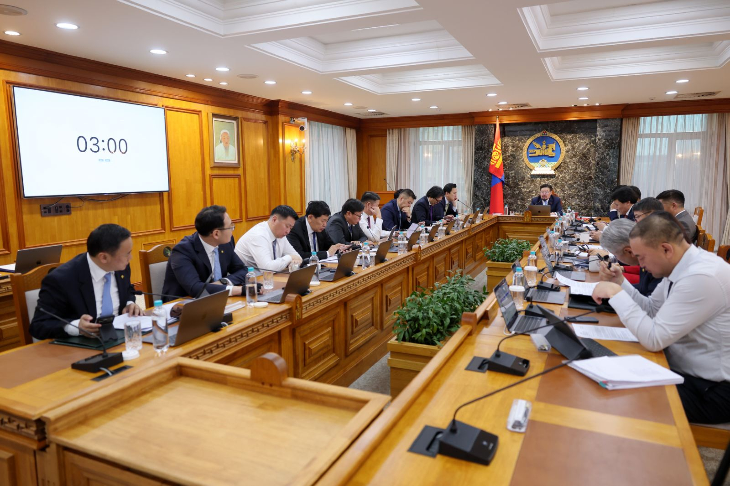 Эрүүл мэндийн ажилтны Үйлдвэрчний эвлэлийн холбоотой хэлэлцээр хийнэ