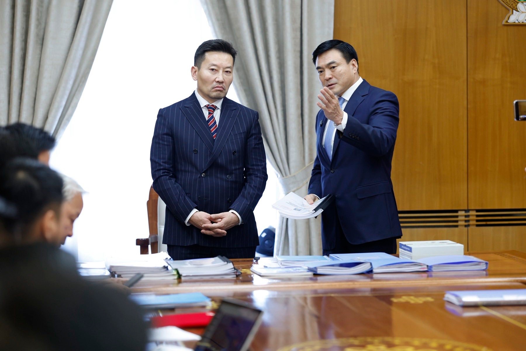 🔴 С.Амарсайхан Х.Ганхуягт Шадар сайдын тамгаа хүлээлгэн өгчээ