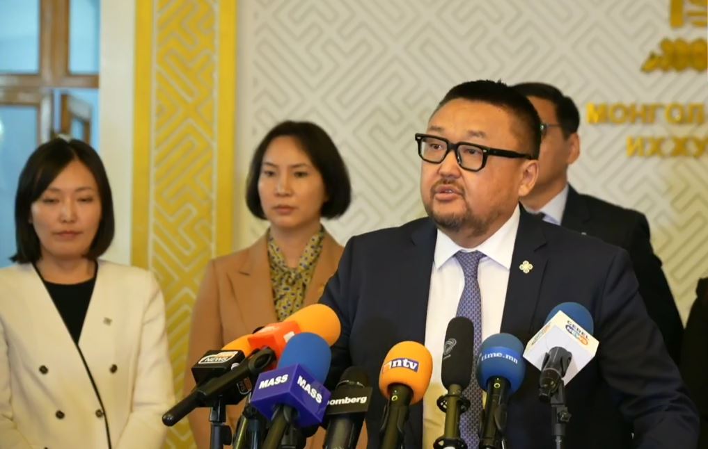 Парламентад анх удаа сонгогдсон гишүүд намын "ах нар"-таа хандаж нэгдсэн уриалга гаргалаа