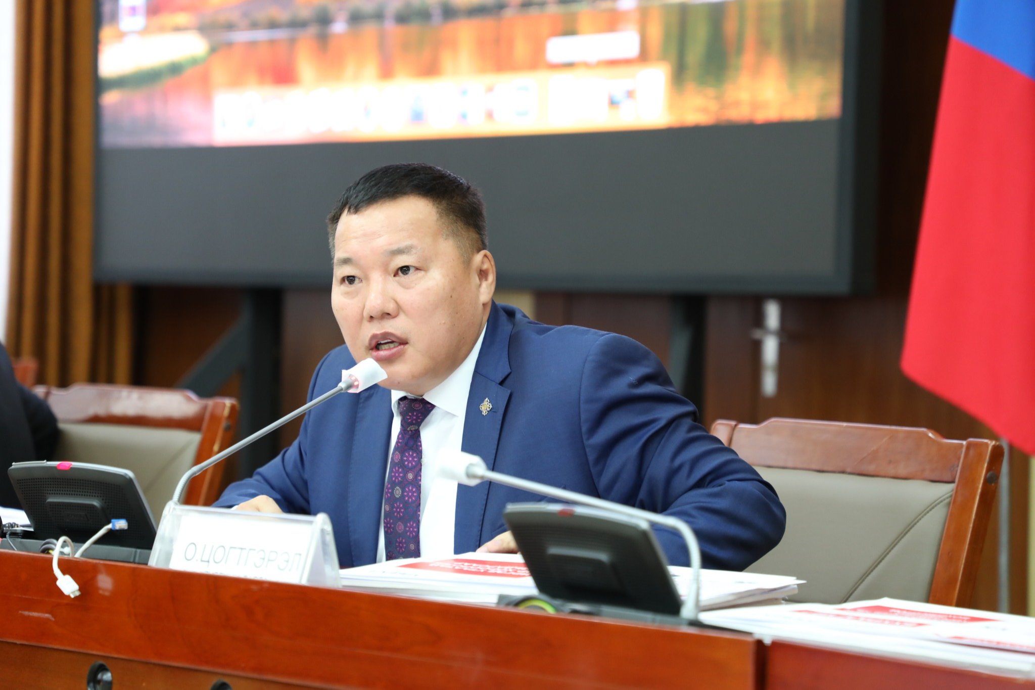 АН-ын дарга О.Цогтгэрэлээс МАН-ын дарга Н.Учралд анхны “бэлэг”-ээ илгээв үү?