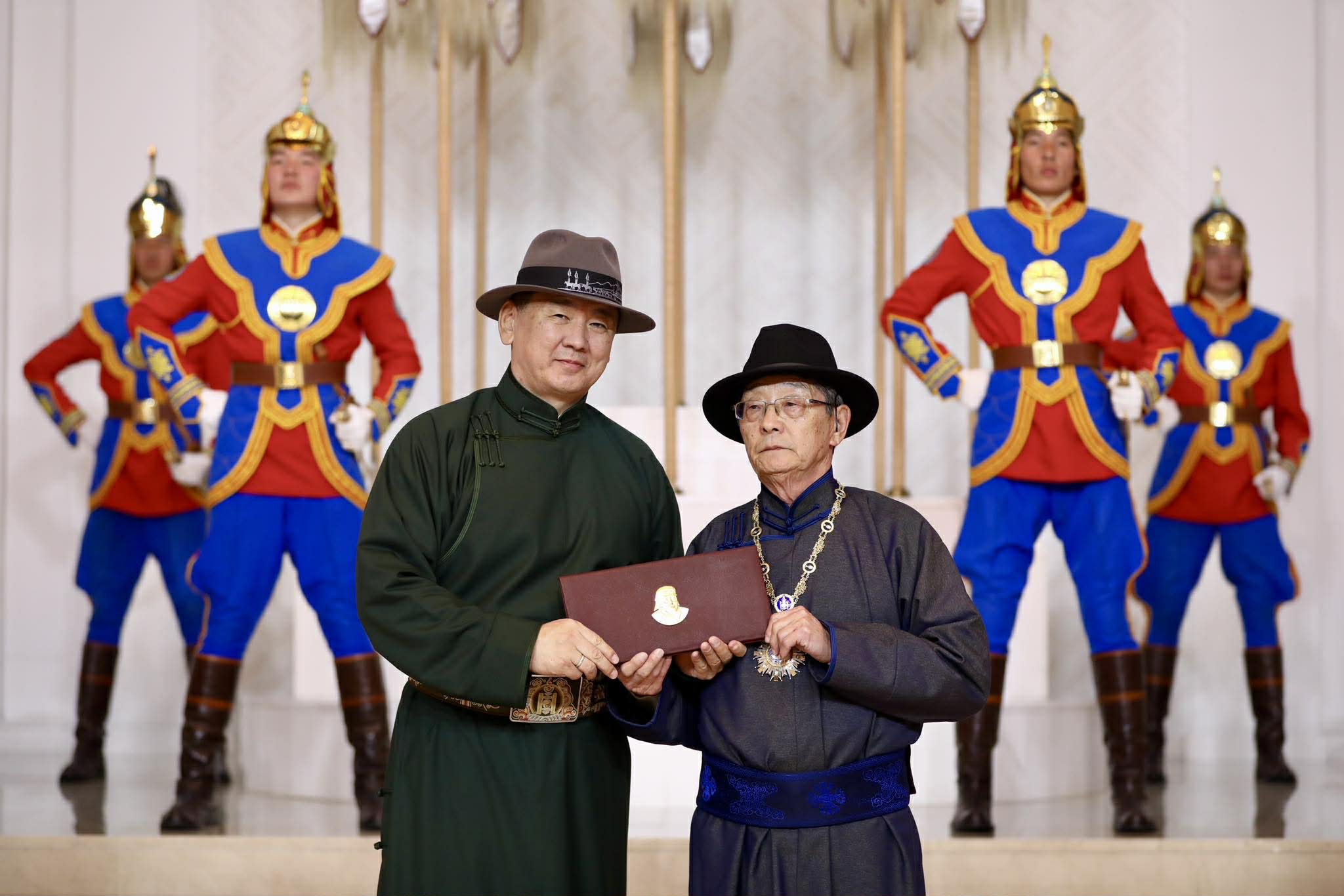 🔴 Академич Содовсүрэнгийн Нарангэрэлд “Чингис хаан” тэргүүн зэргийн одон хүртээлээ