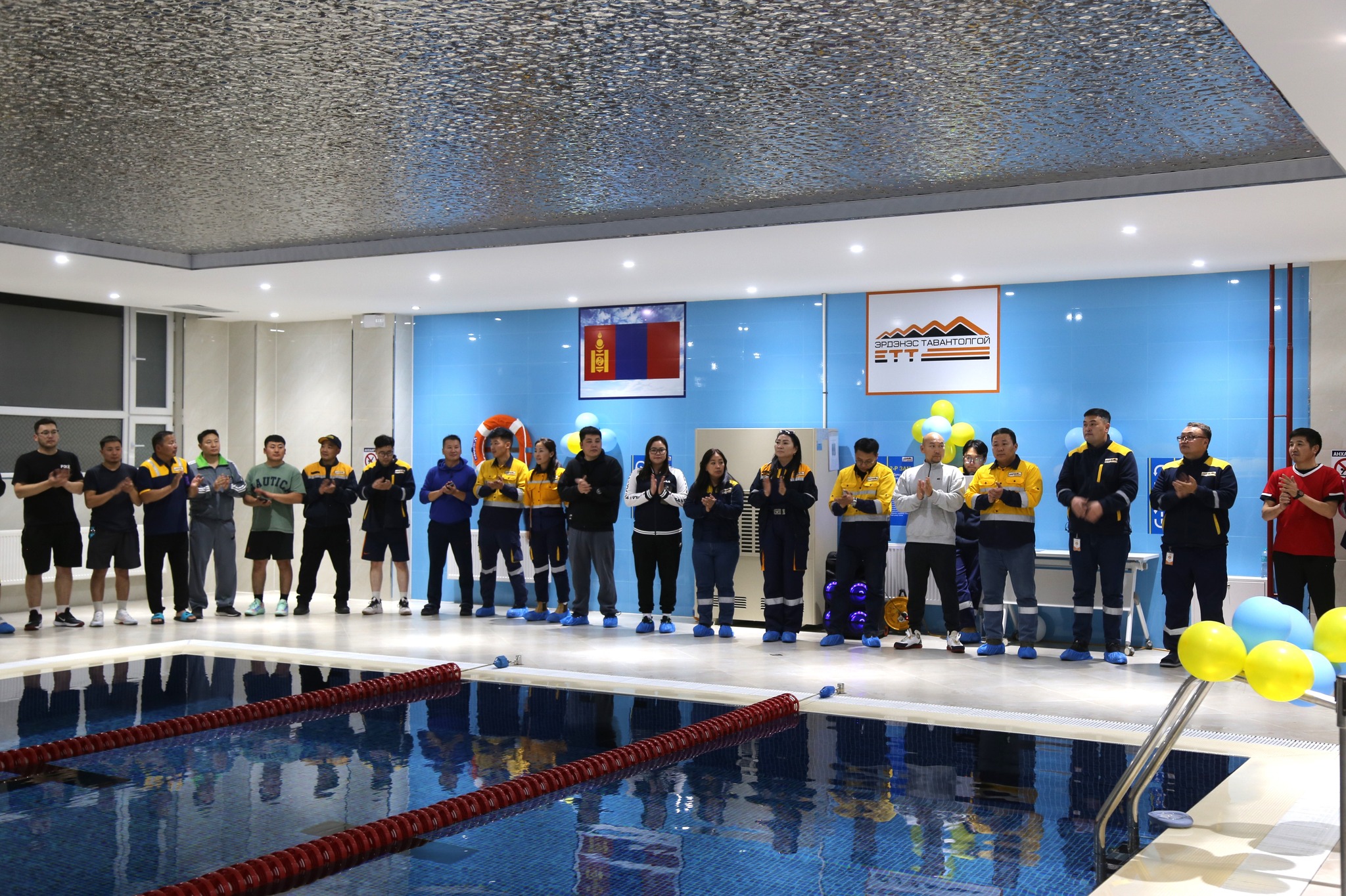 Уурхайчдын усан бассейн, саун нээлтээ хийжээ