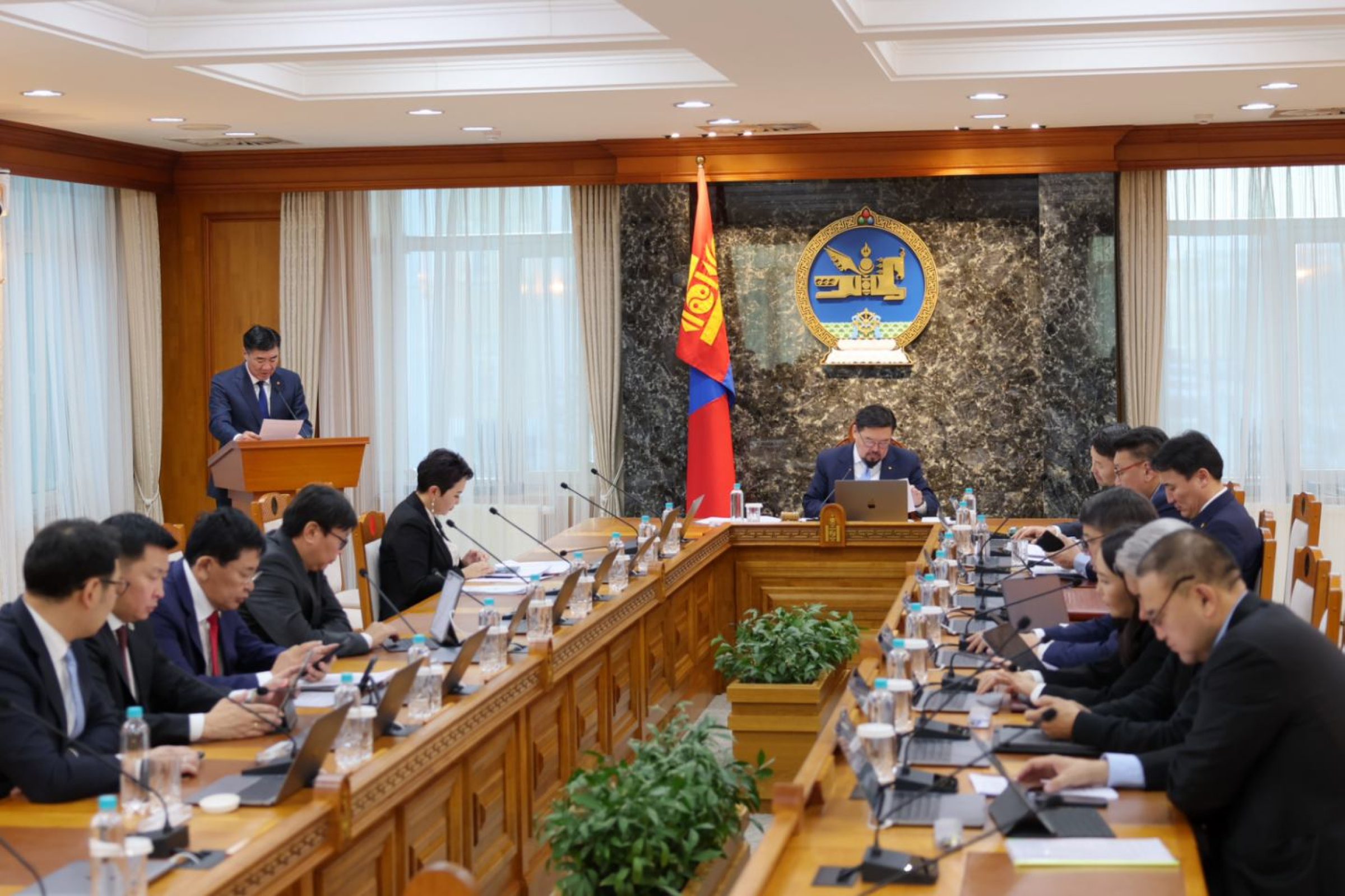 Төрийн албан хаагчийн нэг удаагийн буцалтгүй тусламжийг хууль ёсны өвлөгчид нь олгоно