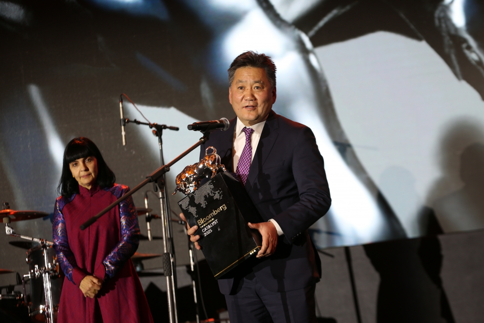 Монголбанкны Ерөнхийлөгч Б.Лхагвасүрэн “Catalyst Awards-2025”-ын “Шилдэг эдийн засагч” шагналыг хүртжээ