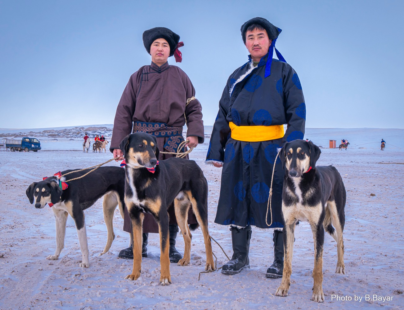 Баруун болон төвийн аймгуудын нутгийн зарим газраар цас орж, цасан шуурга шуурна