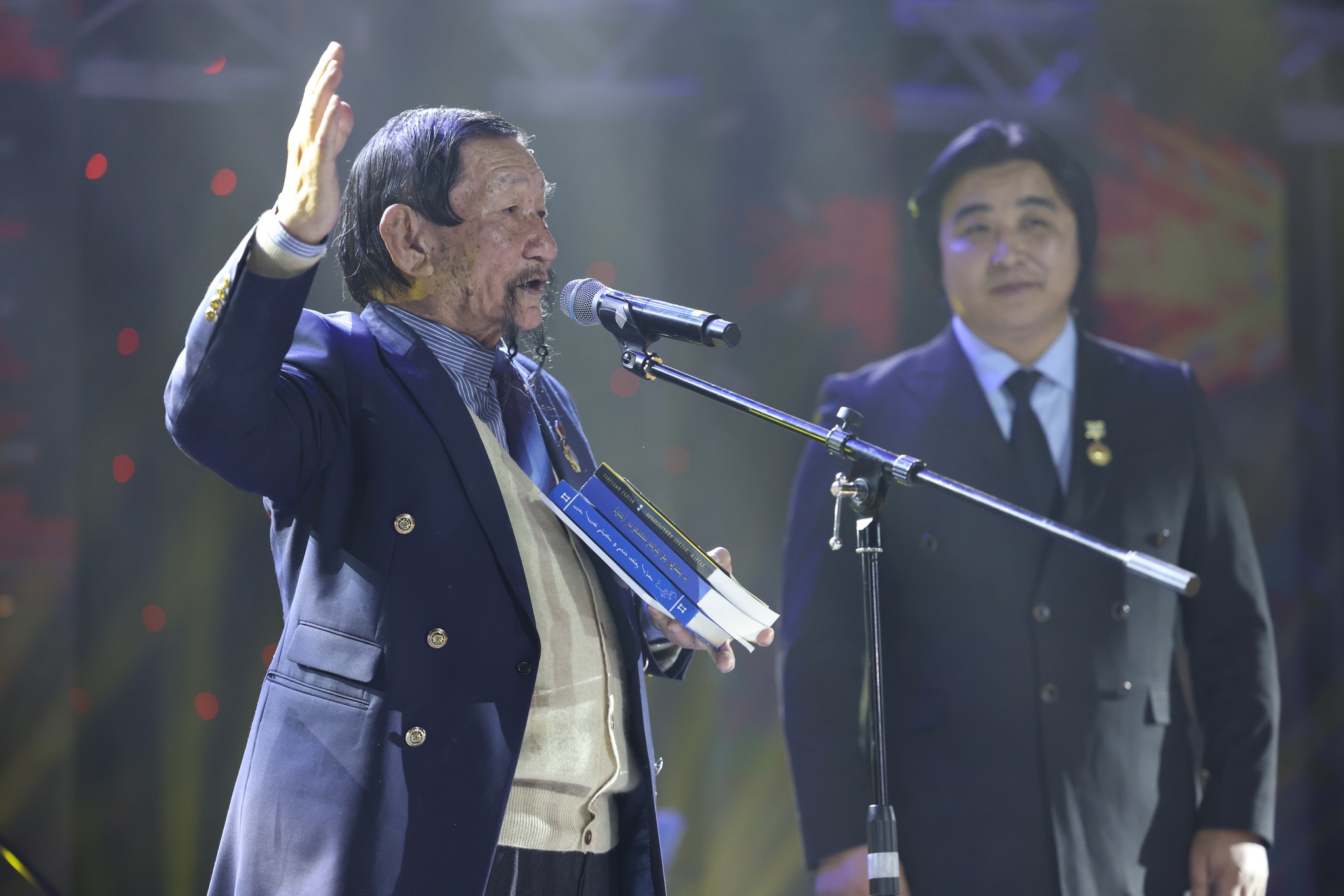 "Болор цом"-ын эзнээр яруу найрагч Н.Минжинсайхан тодорчээ