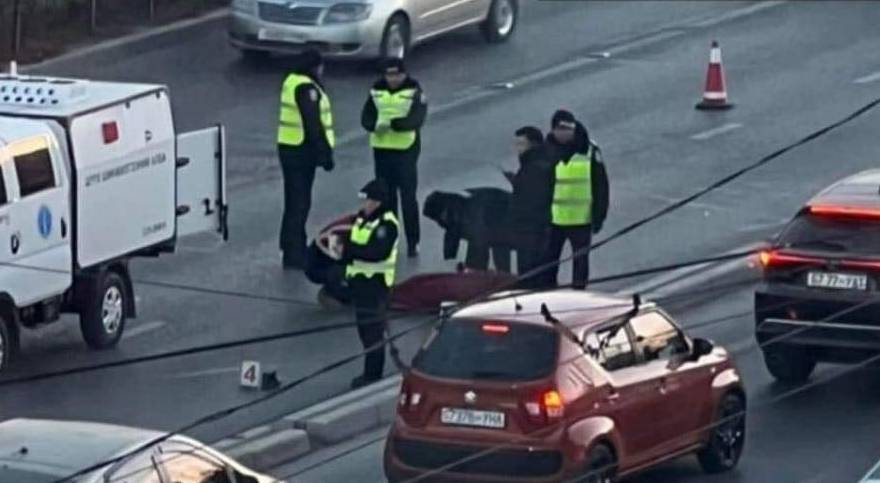 Гарцгүй газраар гарч яваад машинд дайруулжээ