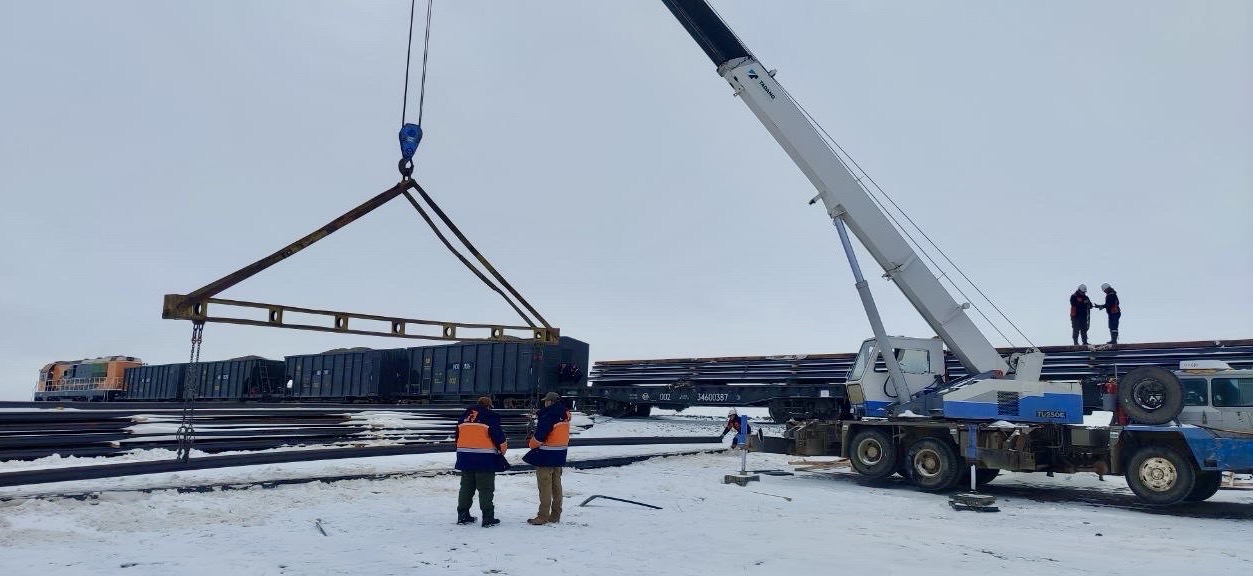 Төмөр замын бүтээн байгуулалт үргэлжилж байна