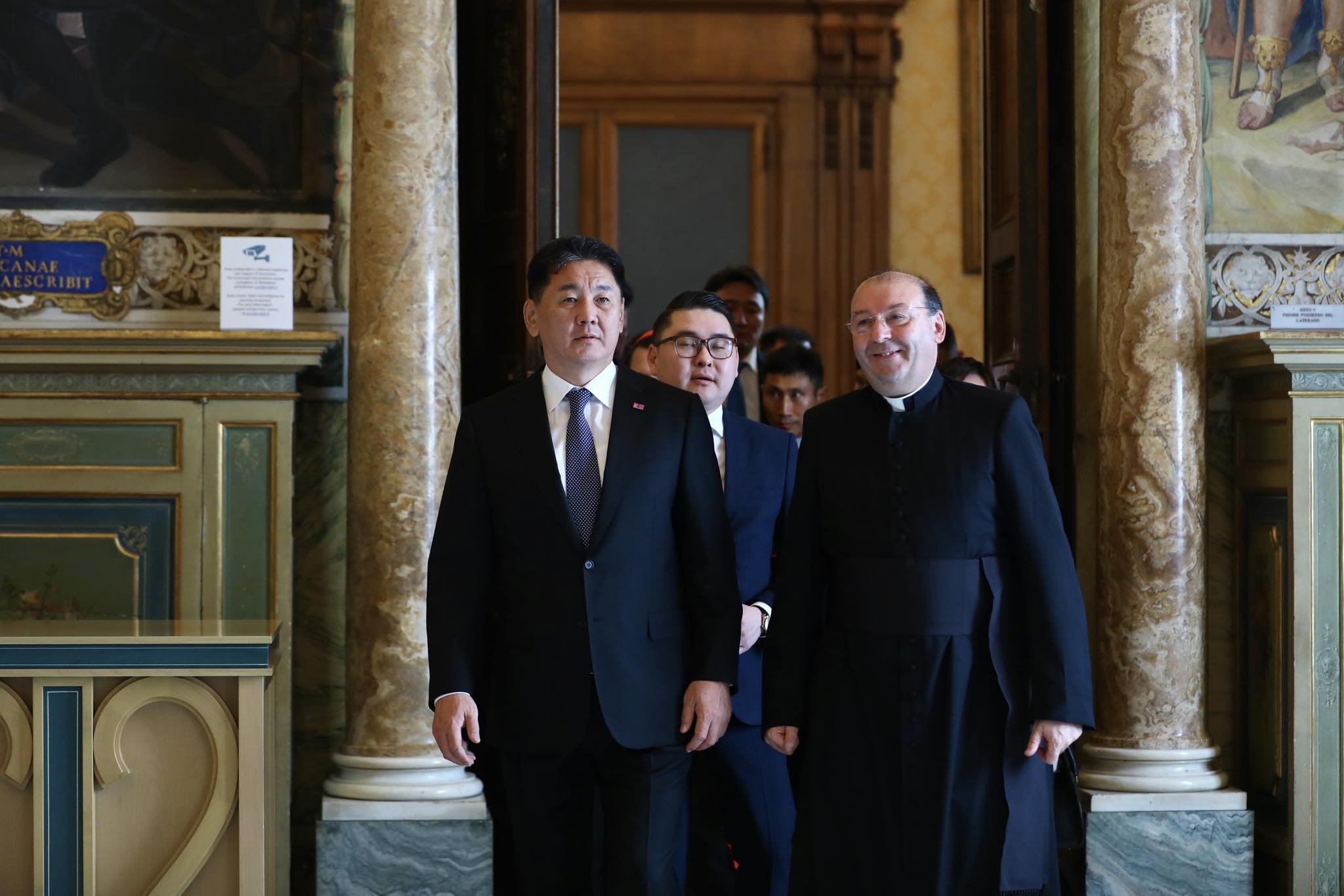 Ерөнхийлөгч У.Хүрэлсүх Ватиканы Апостолын архив, номын санд зочилжээ