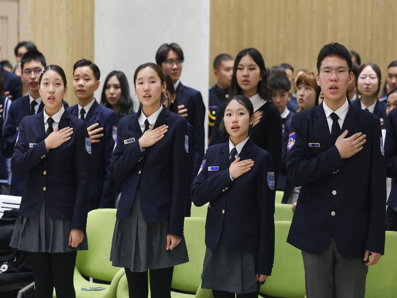 "UB DEBATE-2025" багш, сурагчдын мэтгэлцээний финалын шат эхэлжээ