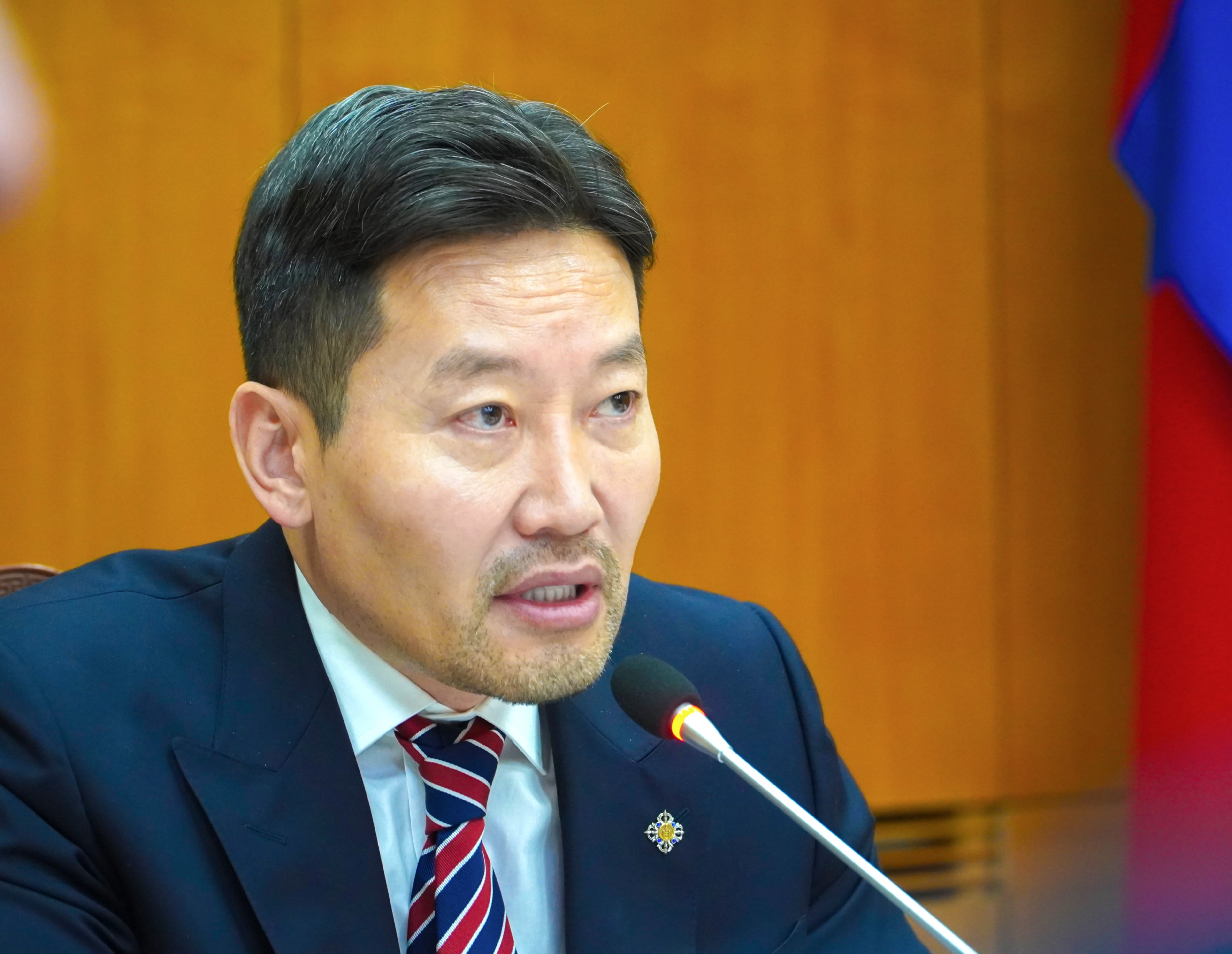 🔴Х.Ганхуяг: Өвөлжилт хүндэрч эхэлсэн аймгуудад улсын нөөцөөс өвс тэжээл хүргүүлнэ