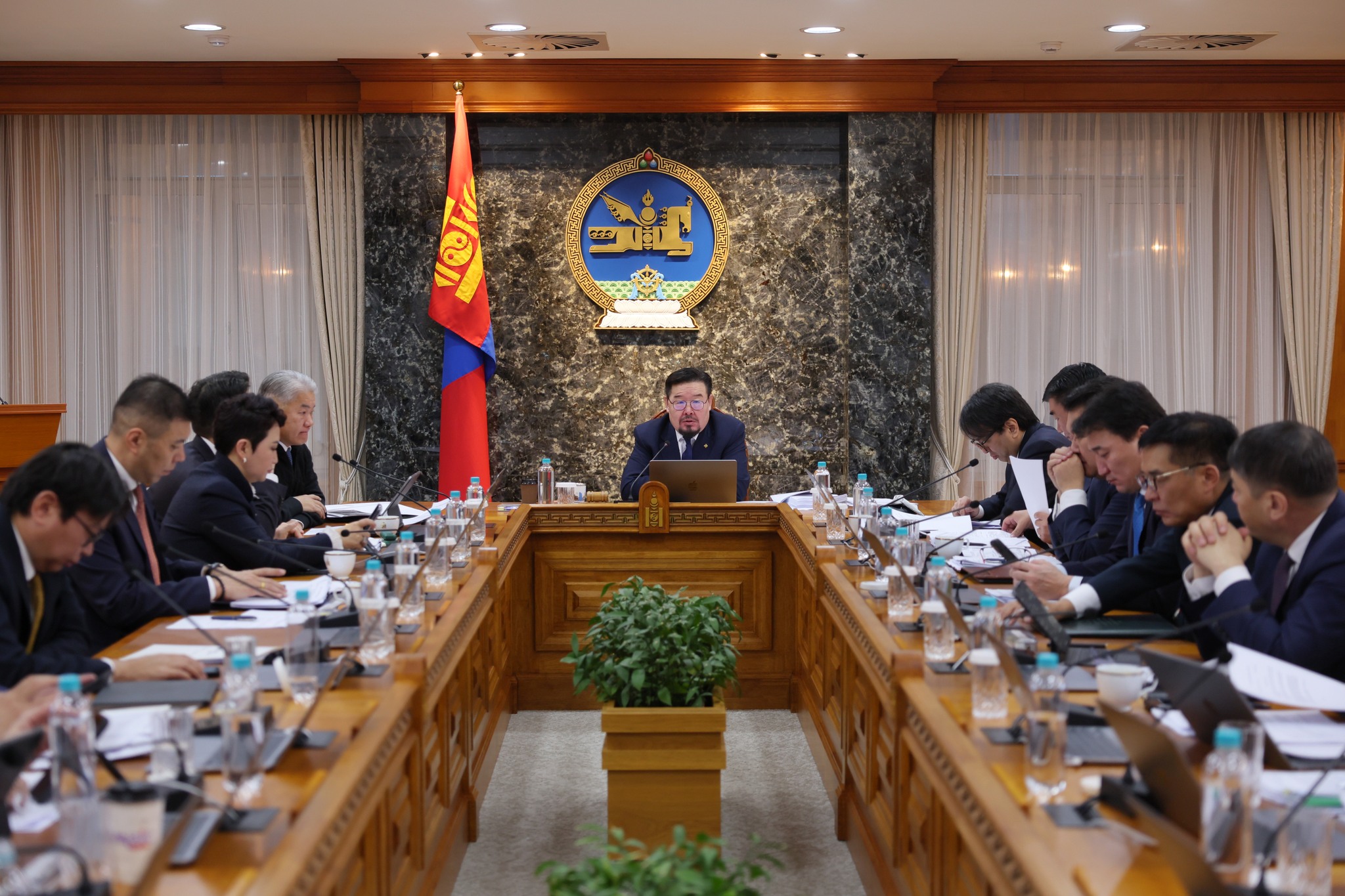 🔴Засгийн газар 1000 журмыг хүчингүй болгож, зөвшөөрлийн тоог хоёр дахин цөөлнө