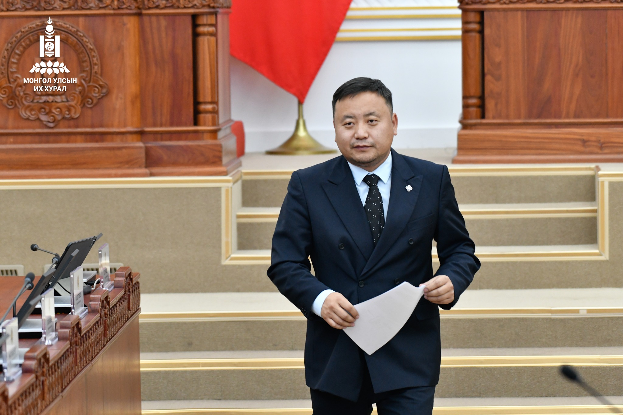 О.Алтангэрэл: Эмч, багшийн тэтгэвэрт гарах нэг удаагийн мөнгийг өгч чадахгүй байж, дэд сайдтай болж байгааг дэмжихгүй