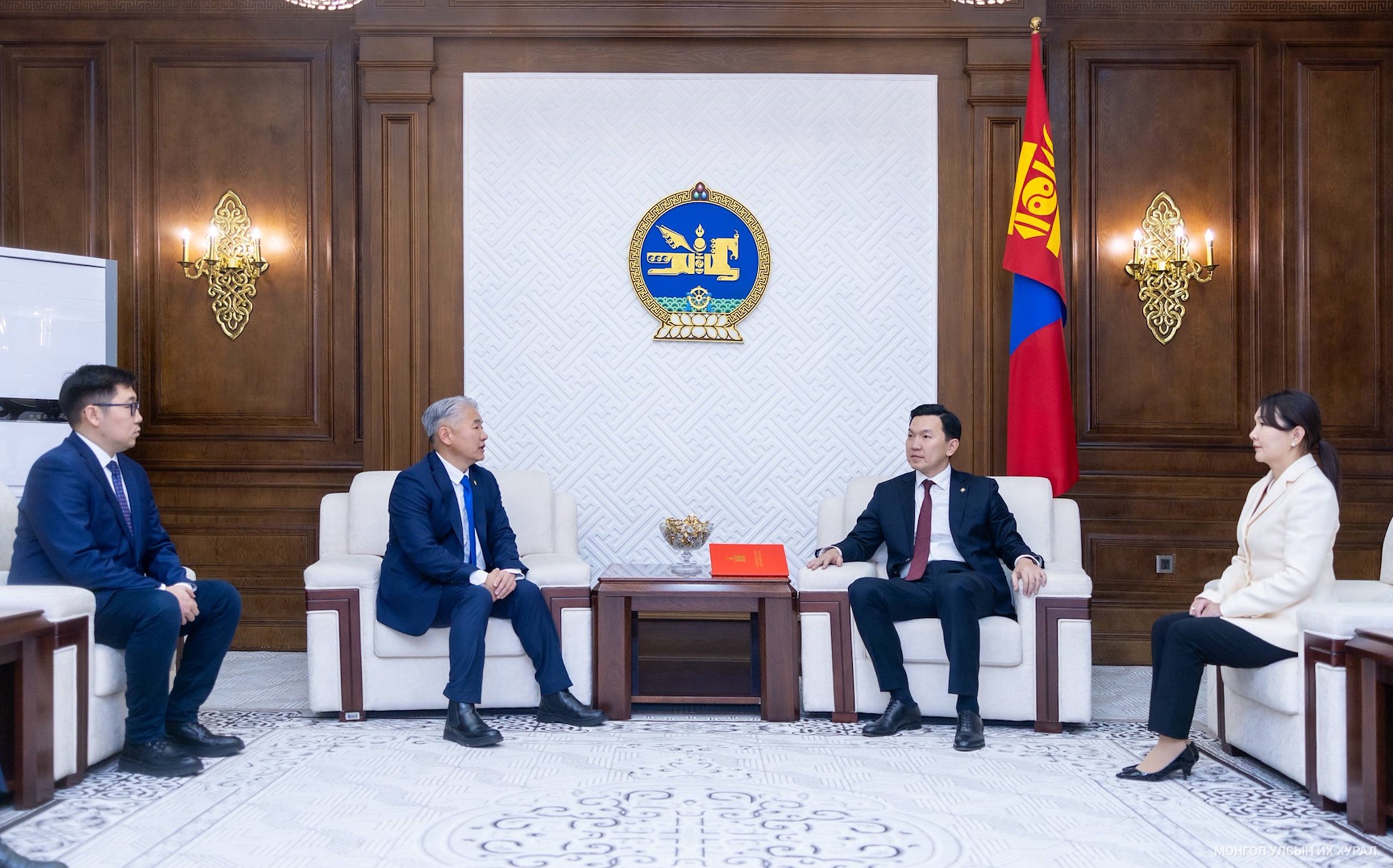 Эдийн засгийн эрх чөлөөний тухай хуулийн төслийг өргөн мэдүүлэв