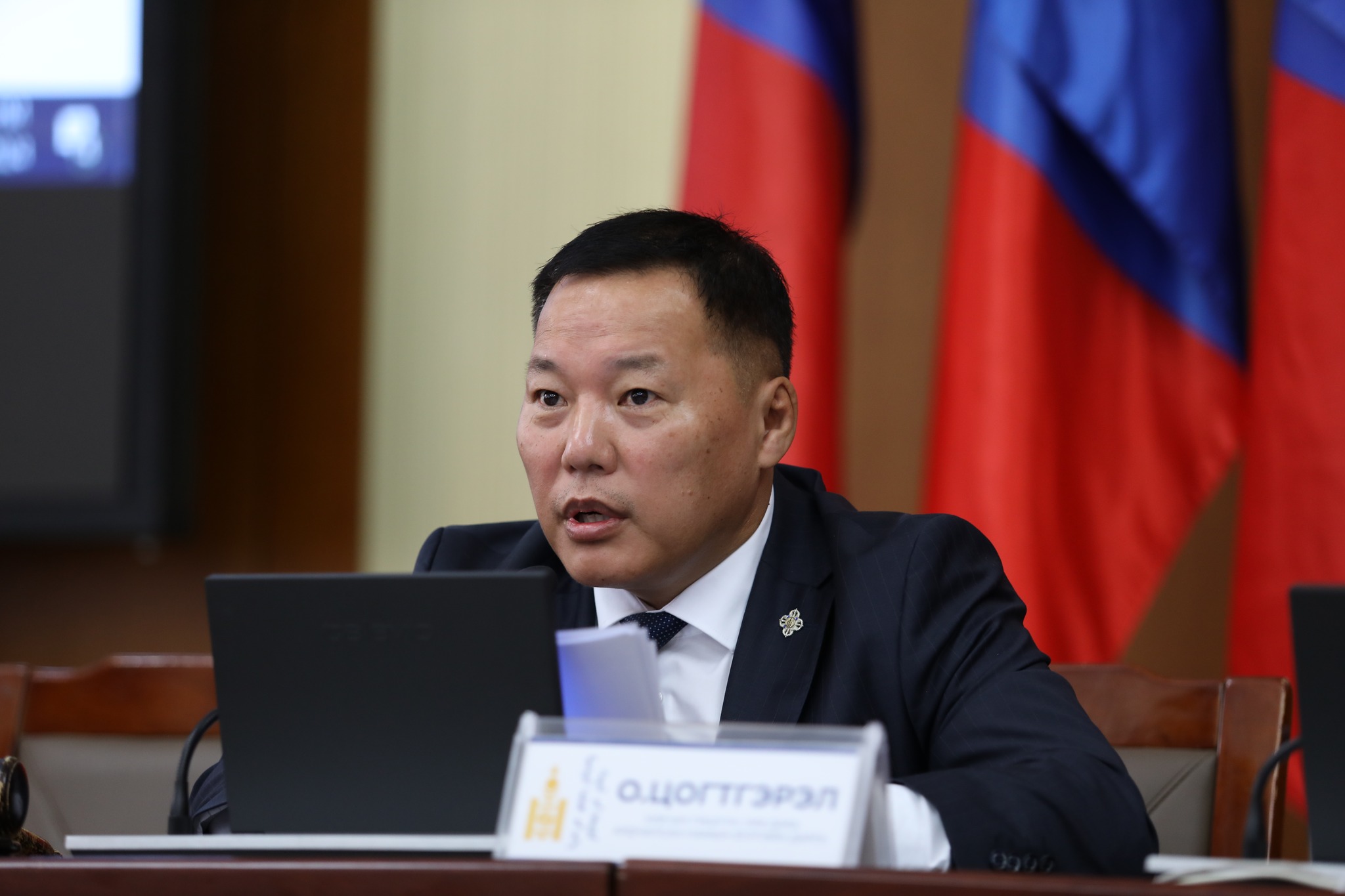 “Мад тавиулсан" АН-ынхан Ерөнхий сайдыг огцруулах гарын үсэг цуглуулаад эхлэв үү?