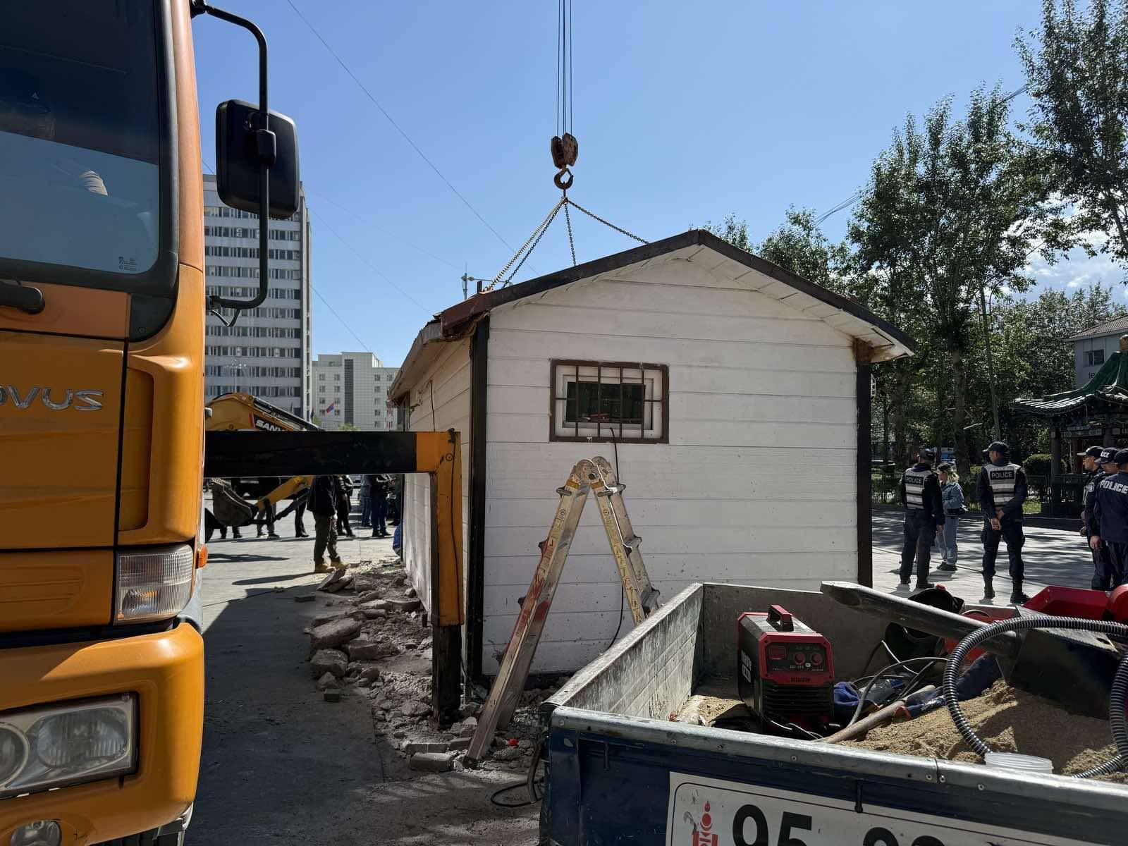 Нийслэлийн төвийн зургаан дүүргийн хэмжээнд 1436 ТҮЦ нүүлгэж, зам талбайг чөлөөлөв