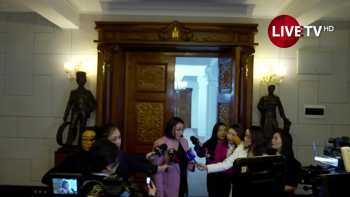 🔴Төрийн албан хаагчид жилийн эцсийн урамшууллаа авч чадахгүй байгаа асуудлаар А.Ариунзаяа гишүүнээс тодруулж байна