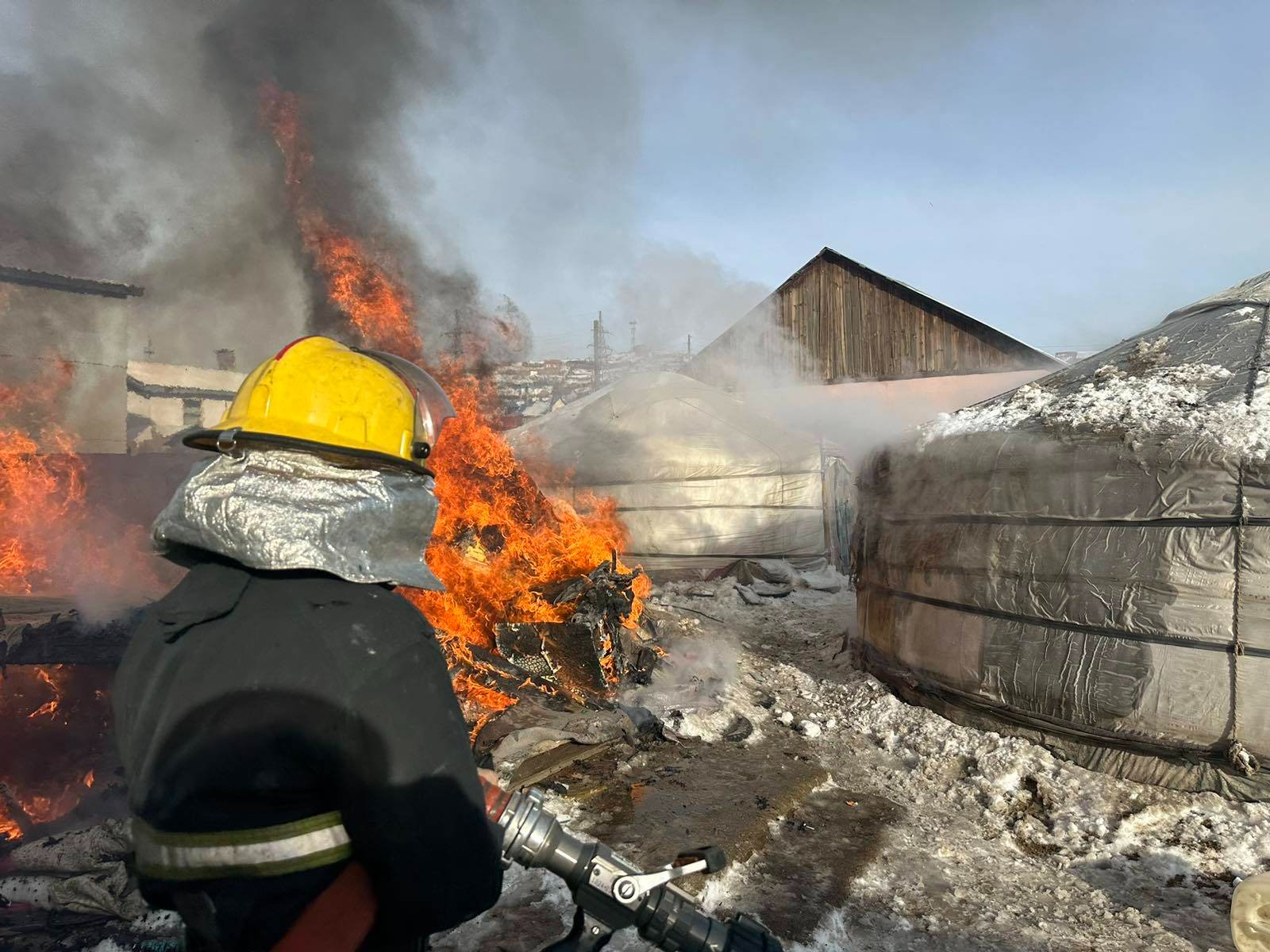 Налайхад гэр шатаж, 62 настай иргэн амиа алджээ