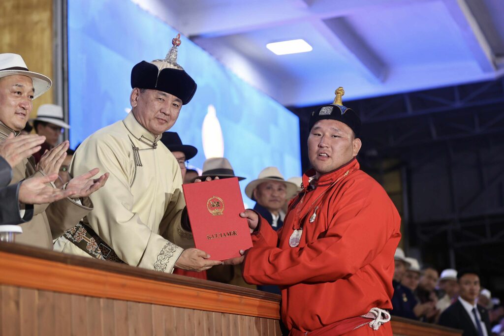 Гарьд Н.Өсөхбаярын цолыг хурааж, барилдах эрхийг дөрвөн жилээр хасах саналыг ерөнхийлөгчид хүргүүлжээ