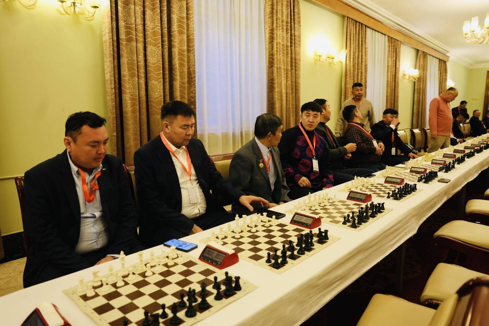 Үндсэн хуулийн өдөрт зориулсан шатрын УАШТ-ий шувтаргын тоглолт эхэллээ