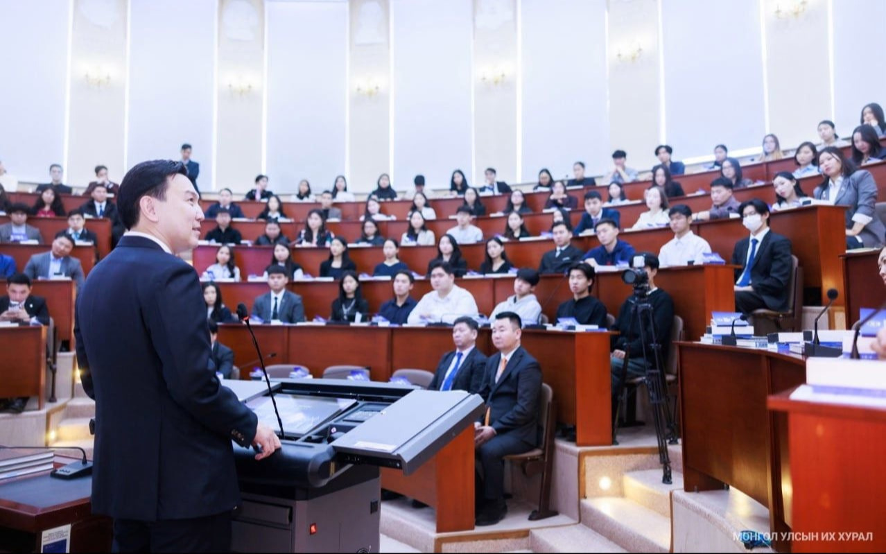 УИХ-ын дарга “Чөлөөлье” санаачилга, Ерөнхий сайд “Цэгцрэх” хөдөлгөөн өрнүүлэхээ мэдэгдэв