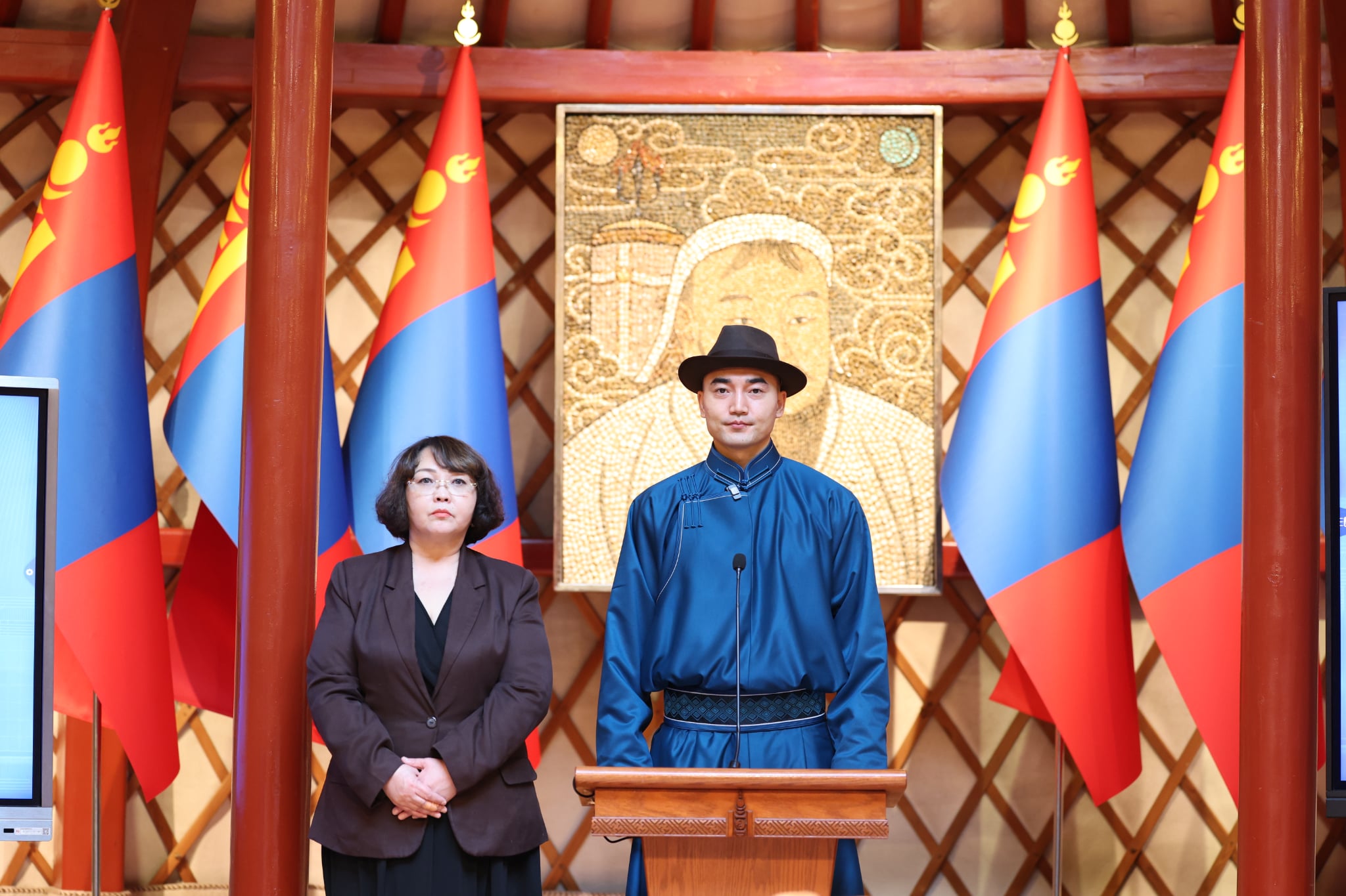 YOUTUBER Б.ТҮШИГ: Хүн гадуурхаж болохгүй, өөрөө ч гадуурхагдаж болохгүй л гэж хүүдээ хэлнэ дээ