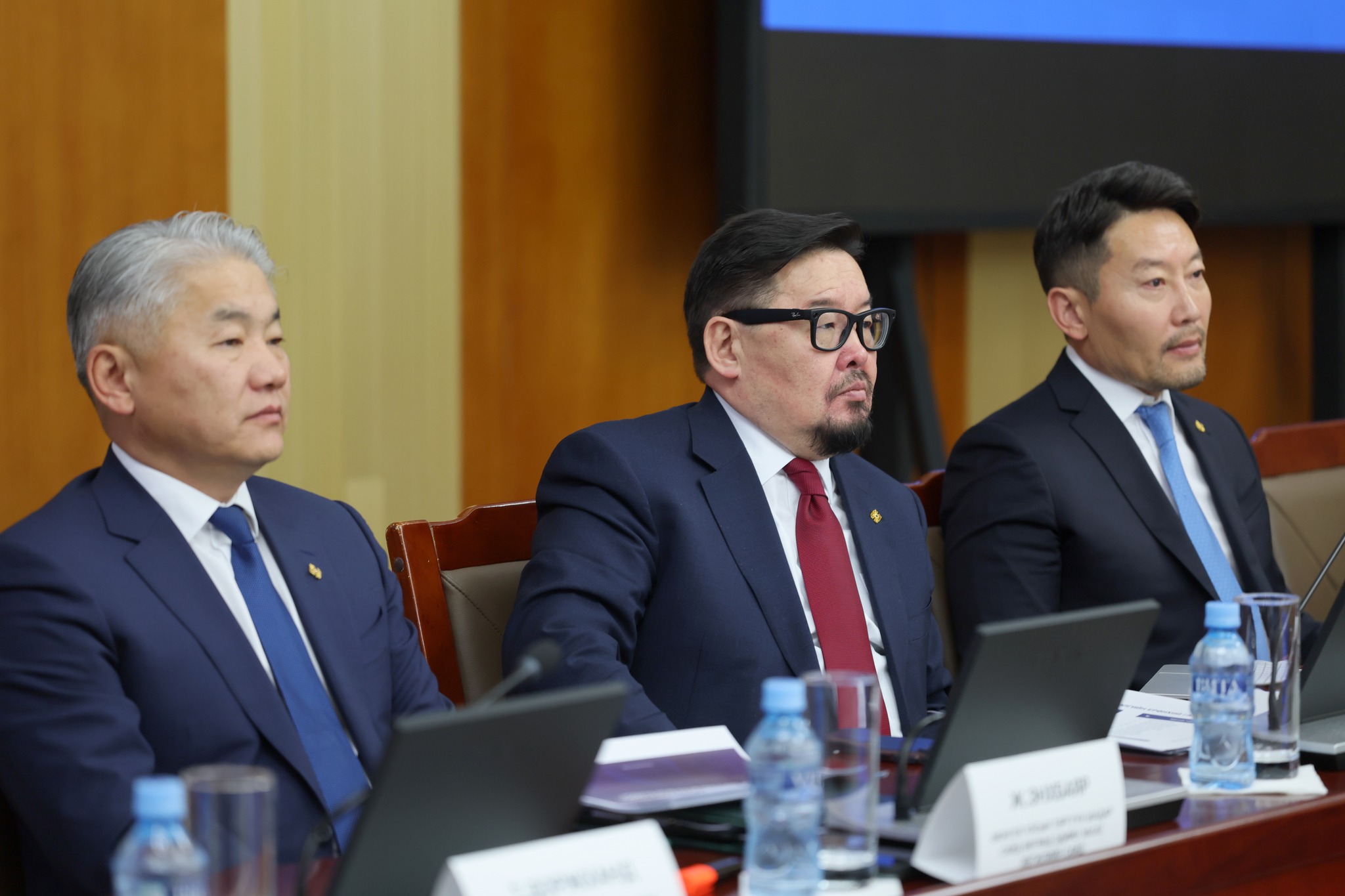 Г.Занданшатар: Суманд өвөлжөөний газар олгох зөвшөөрлийг Засгийн газар биш орон нутаг нь шийддэг болно