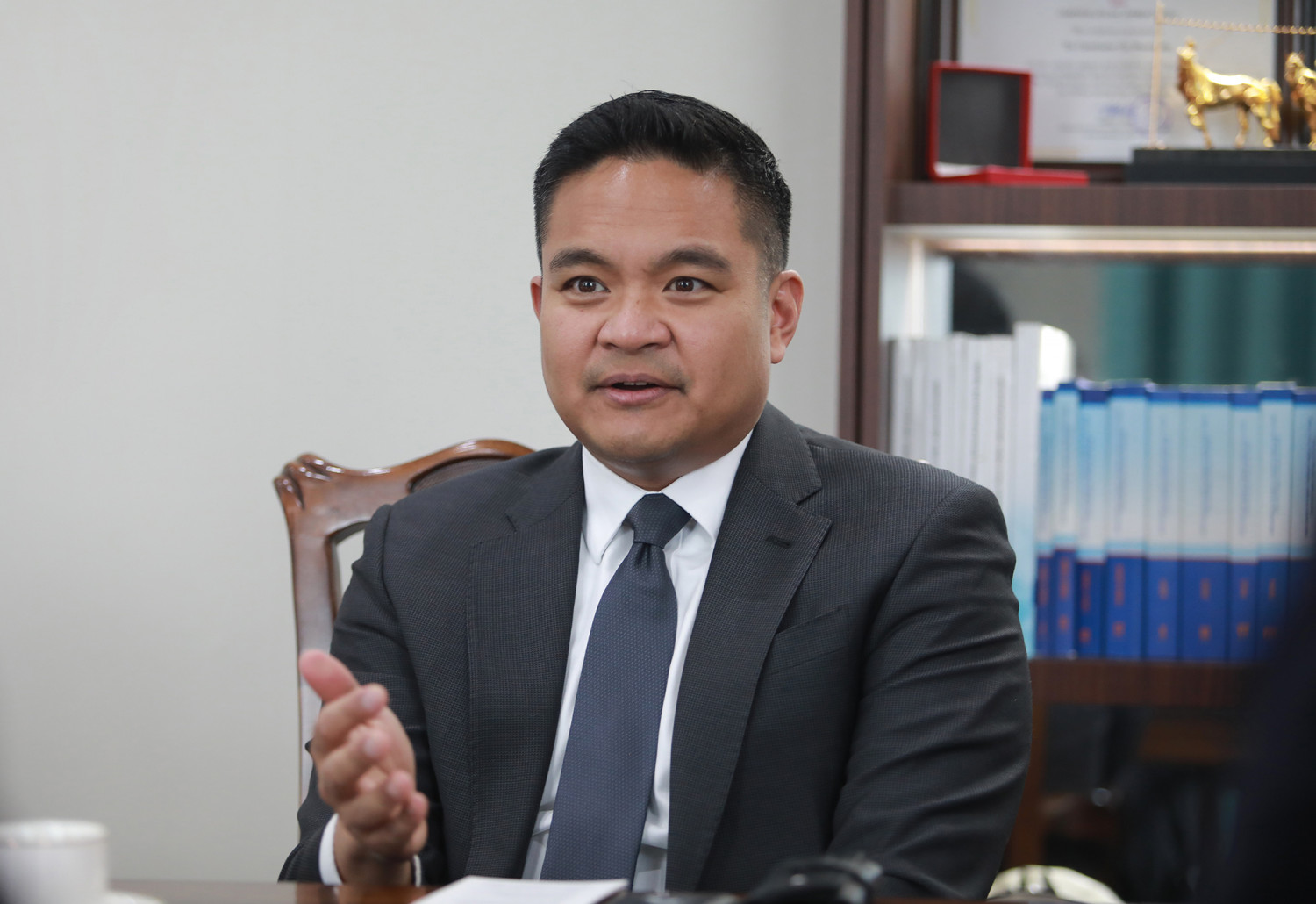 АНУ-ын Элчин сайд “Монголын сайхан бичигтэн” олон улсын уралдаанд оролцжээ