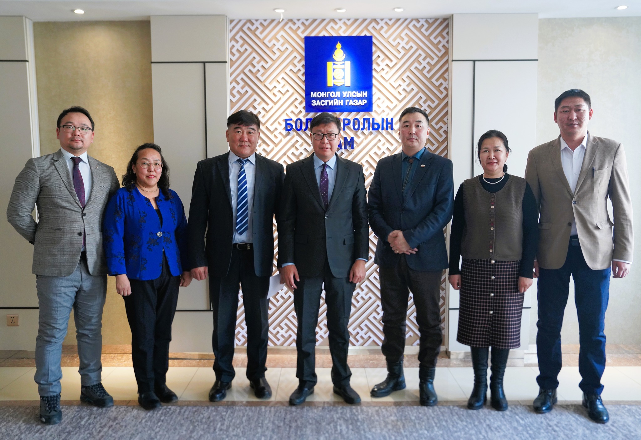 Боловсролын сайд П.Наранбаяр “Монголын зөвлөх багш нарын холбоо”-ны төлөөллийг хүлээн авч уулзав